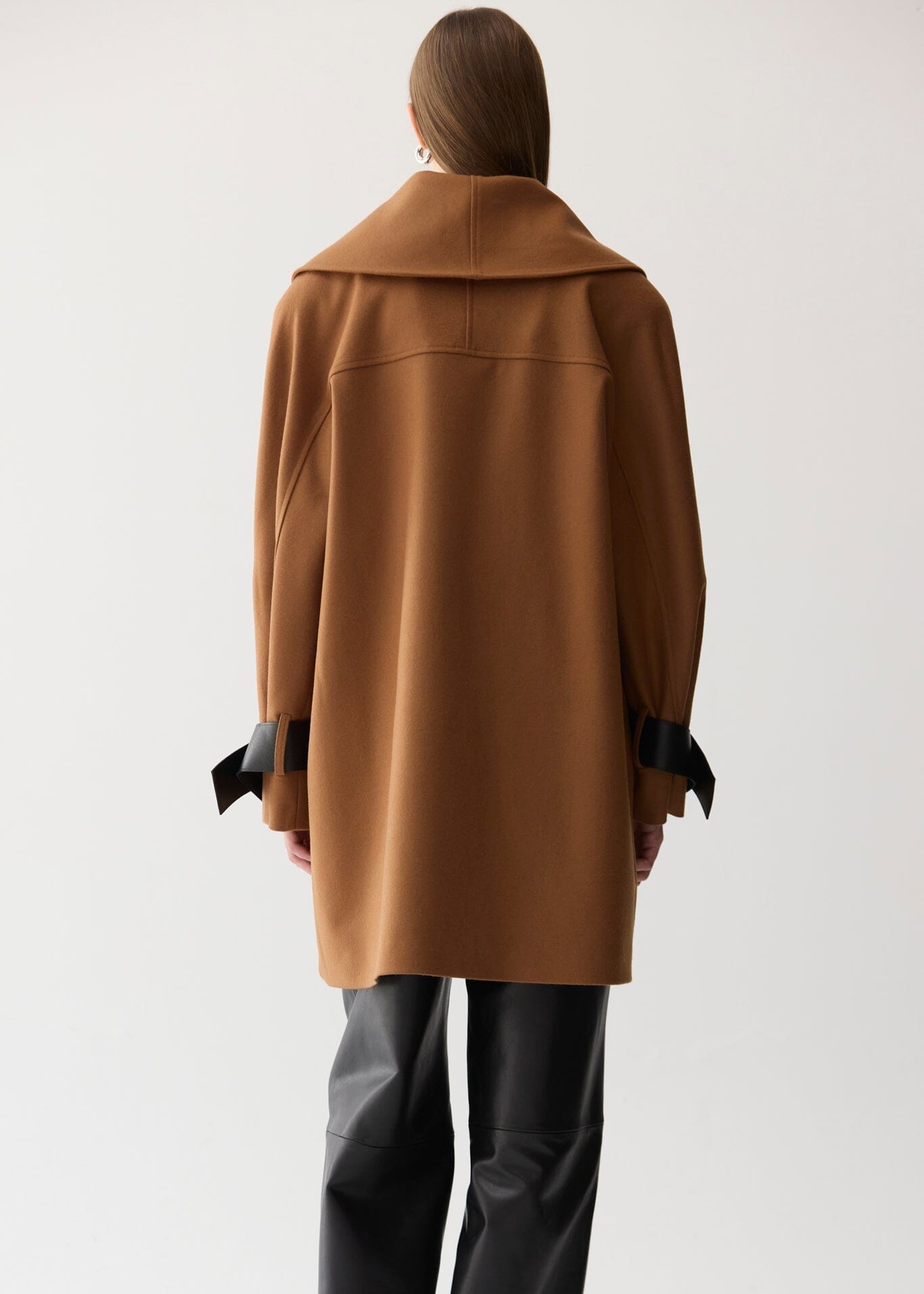 Abrigo de lana corto camel