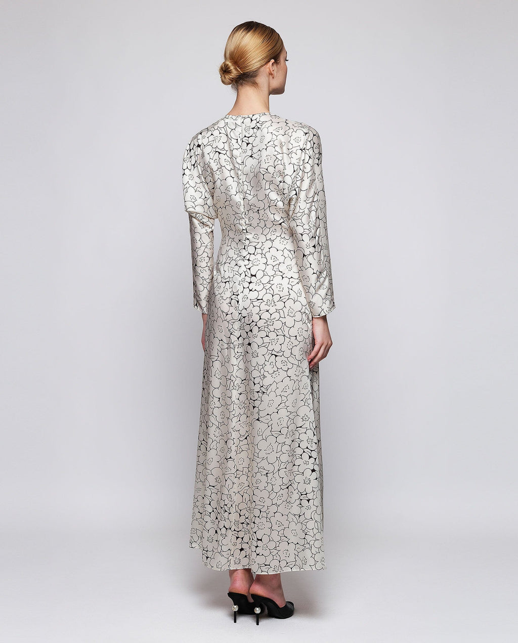Vestido blanco y negro estampado floral