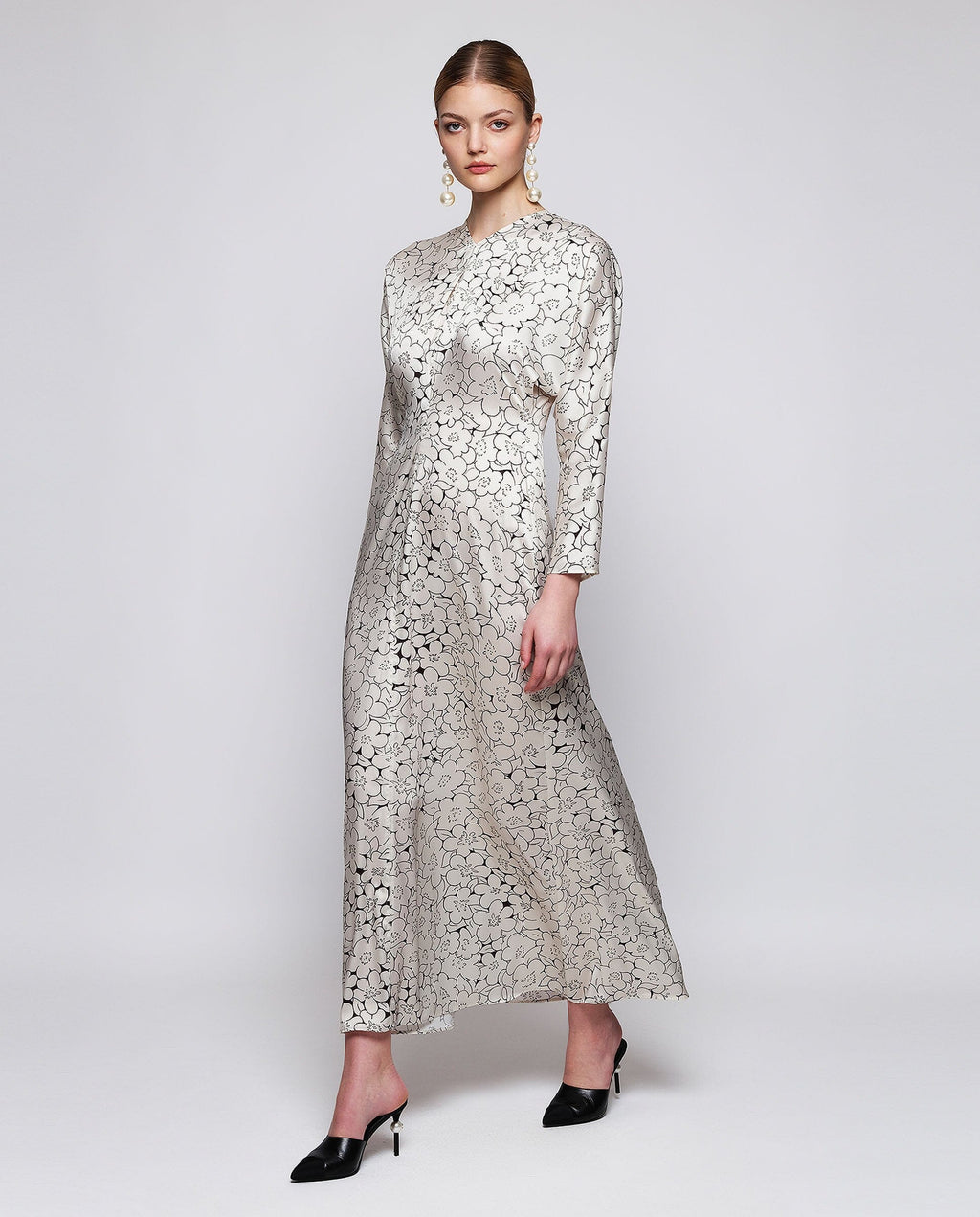 Vestido blanco y negro estampado floral