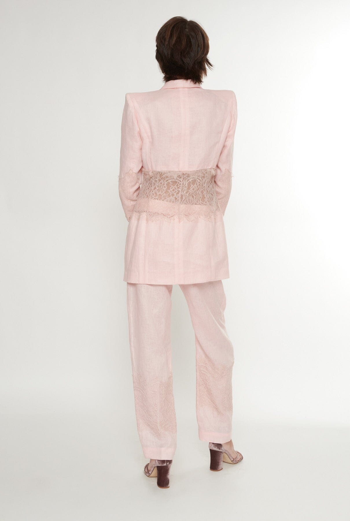 Blazer de lino y encaje rosa palo