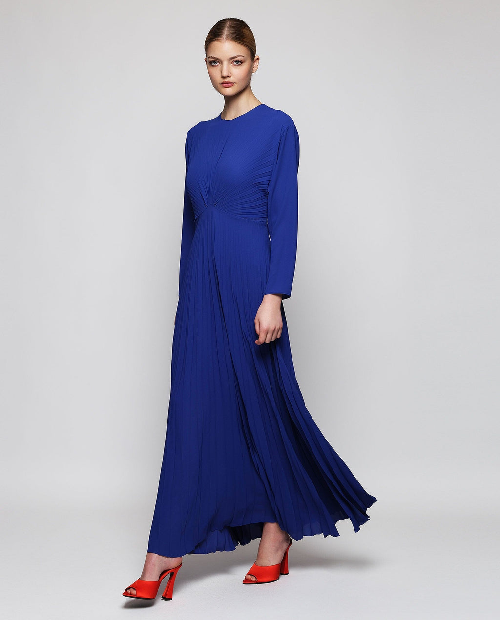 Vestido plisado azul de gasa