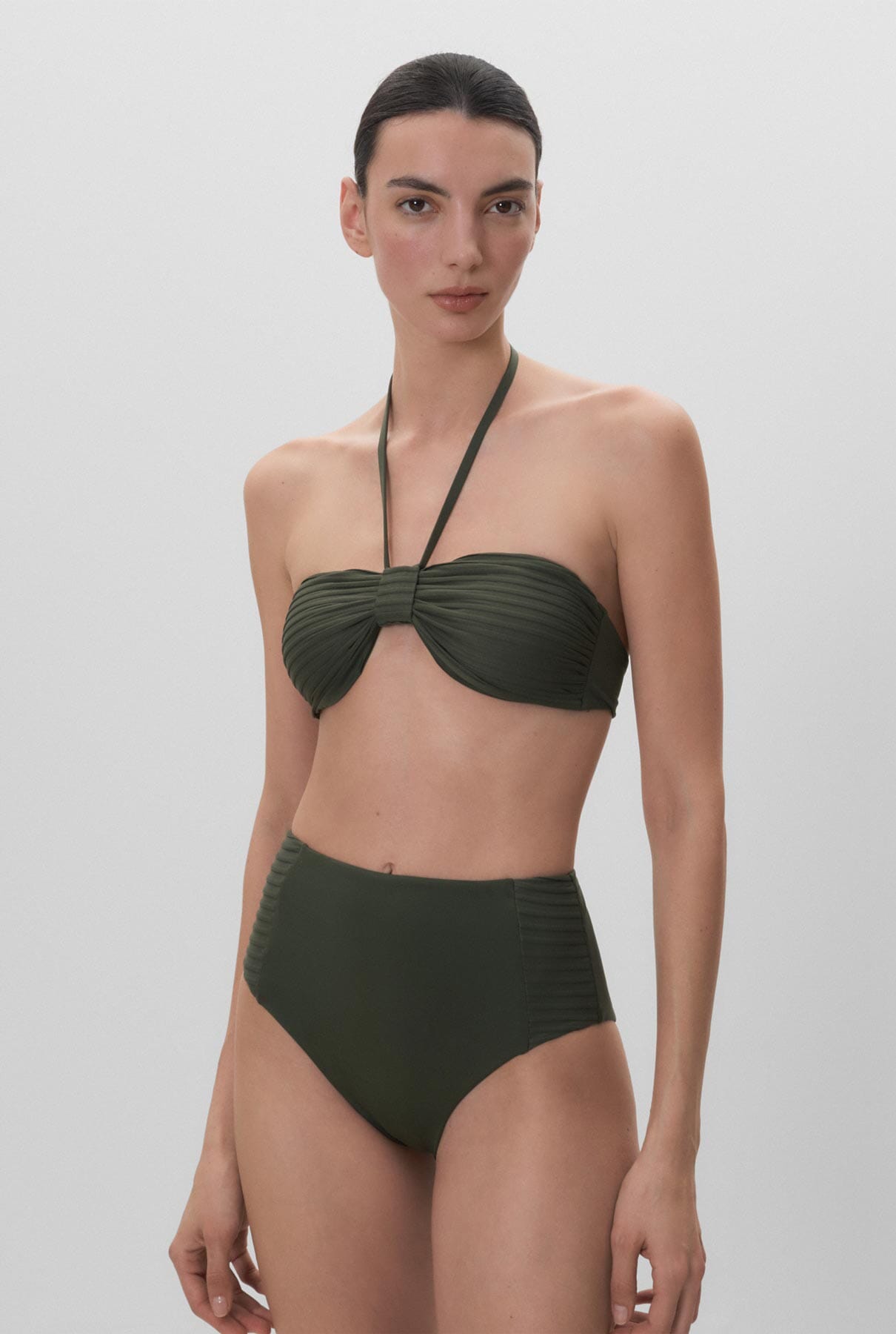 Braguita de bikini tiro alto