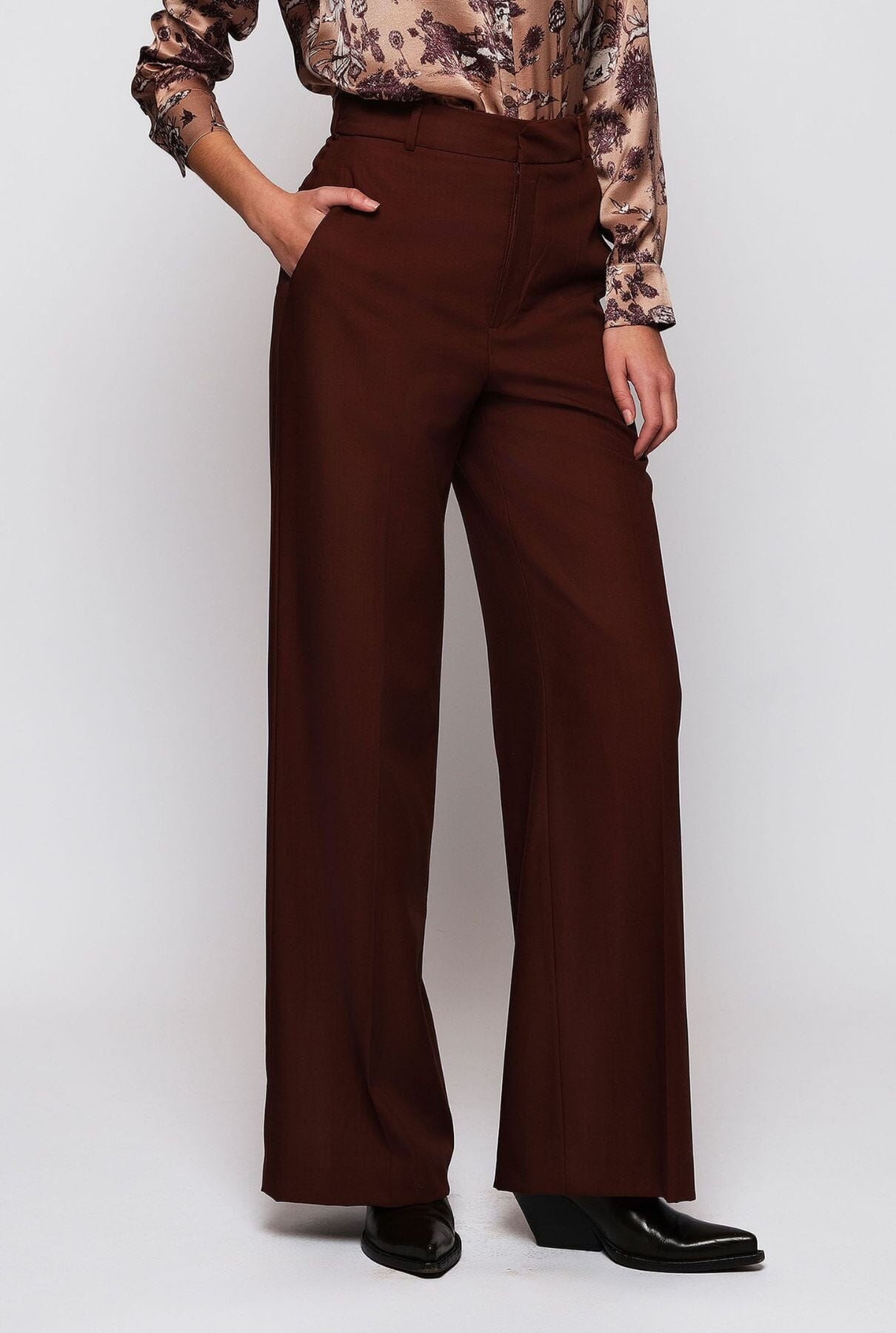 Pantalón de traje marrón de lana