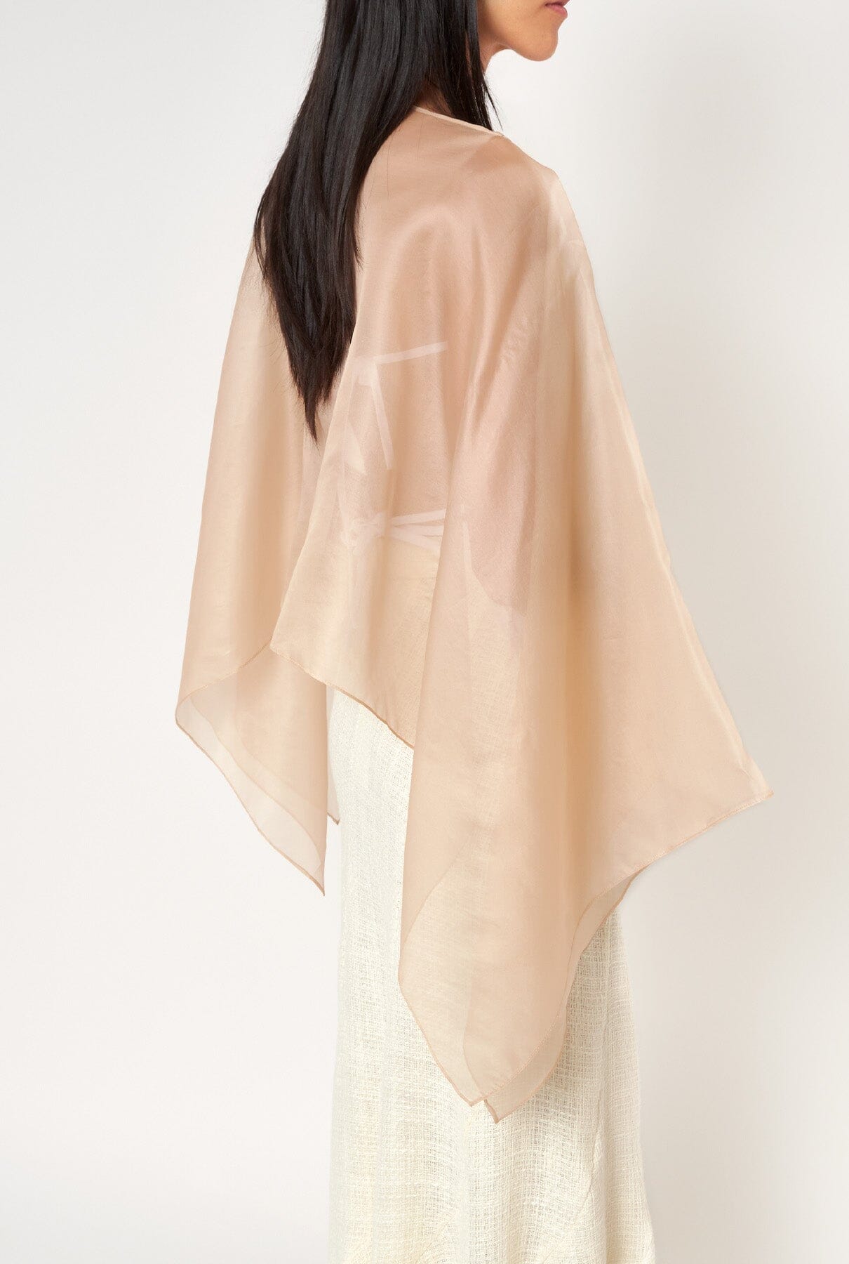 Capa nude organza