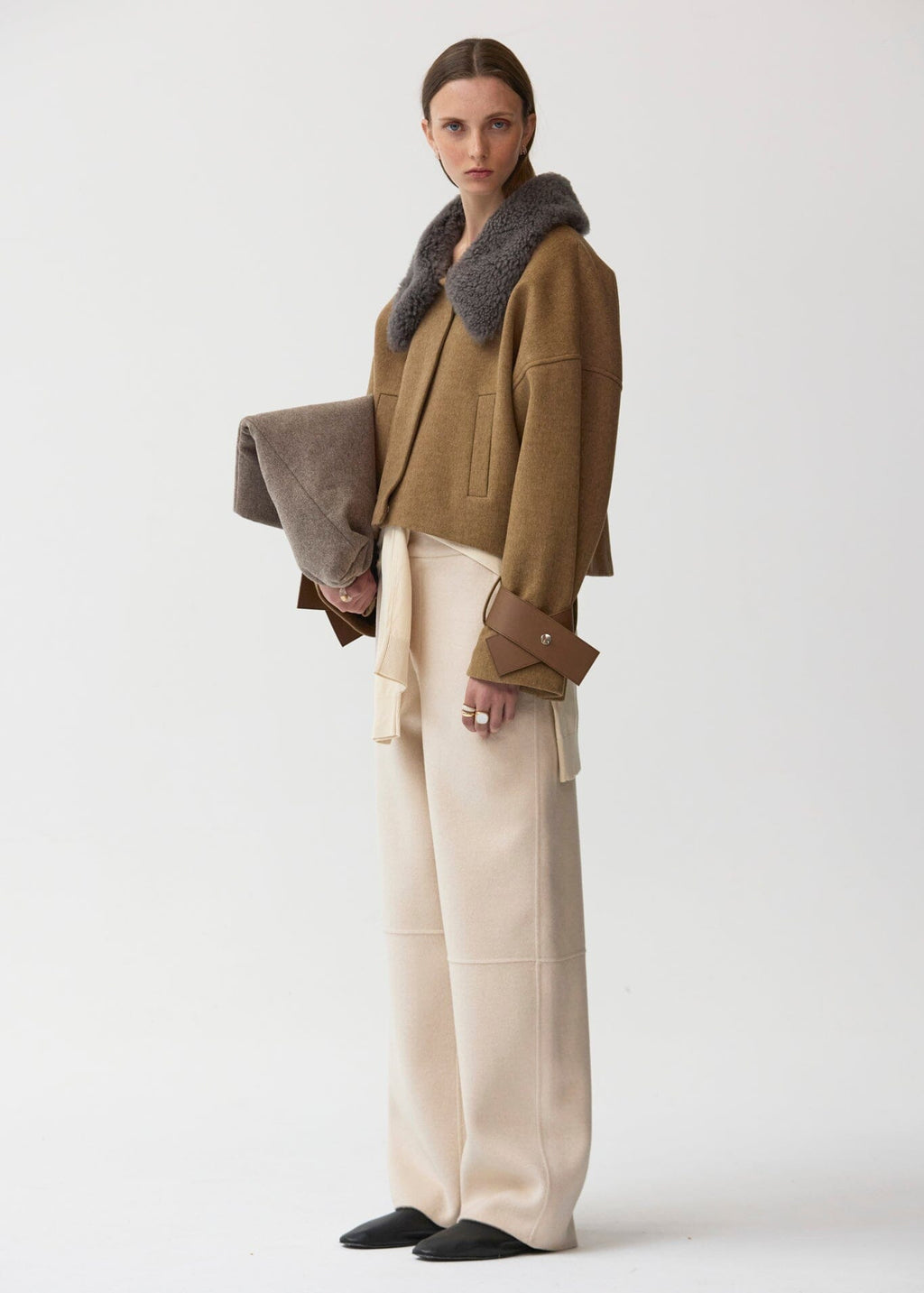 Chaqueta corta de lana y pelo beige