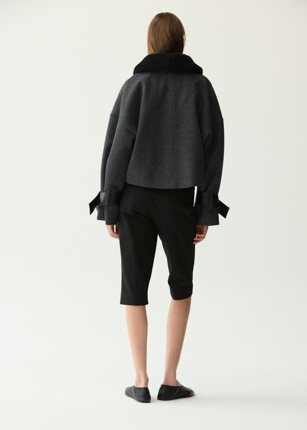 Chaqueta corta de lana y pelo gris