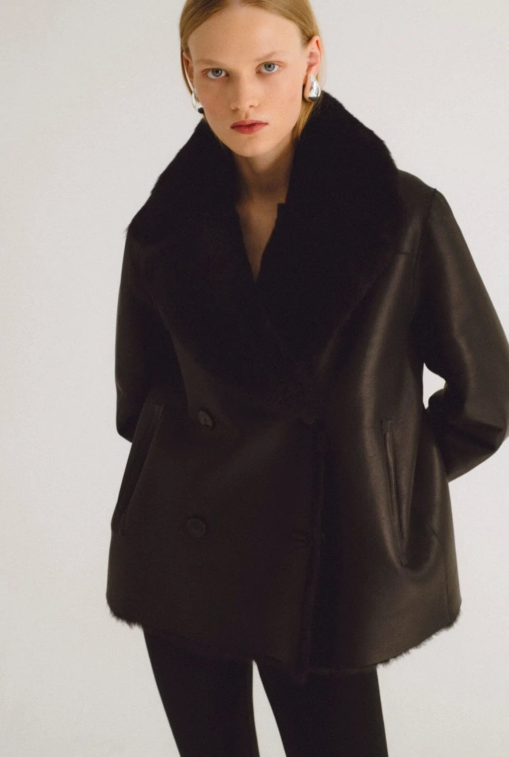 Chaqueta de pelo y piel napa negra