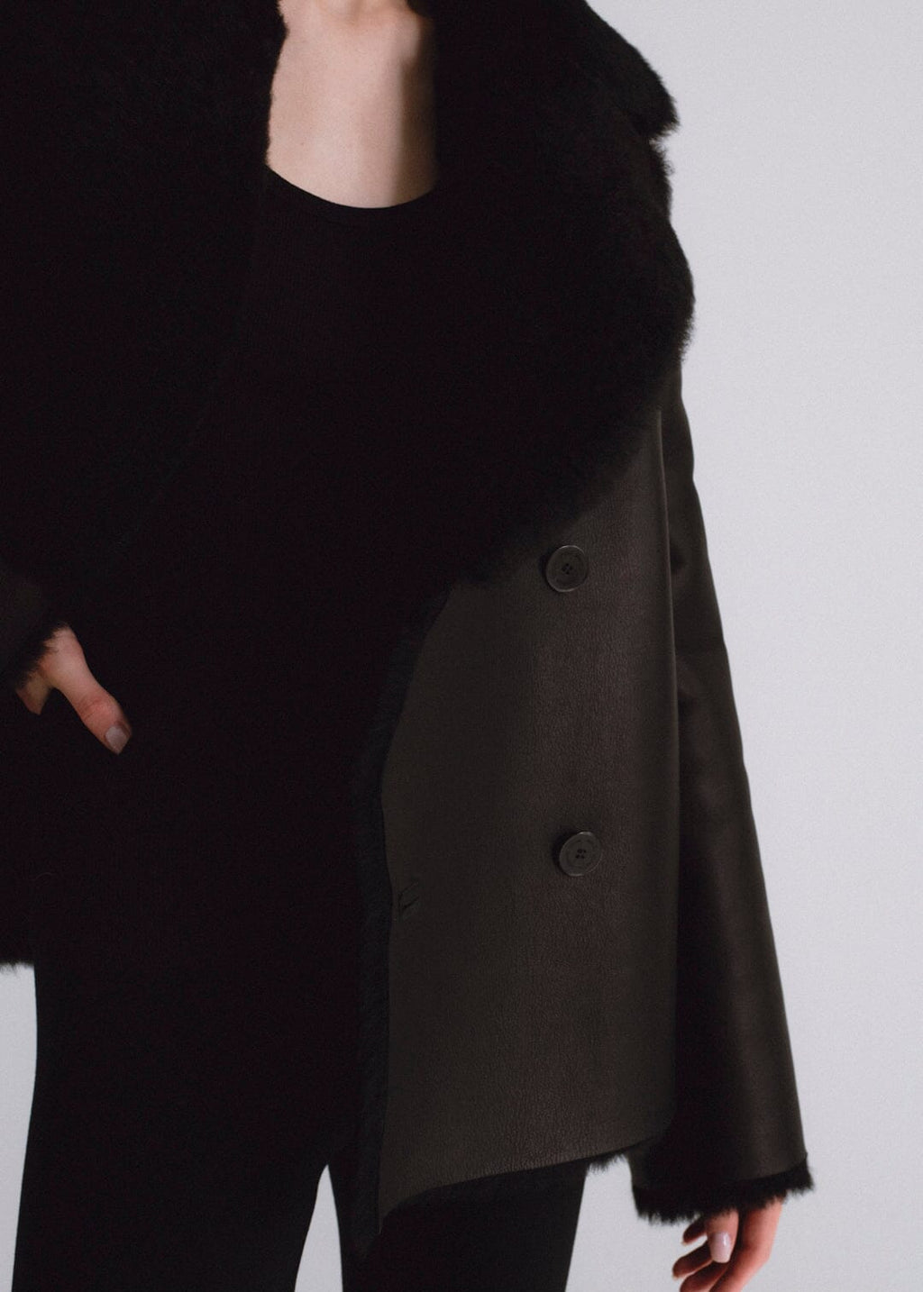 Chaqueta de pelo y piel napa negra