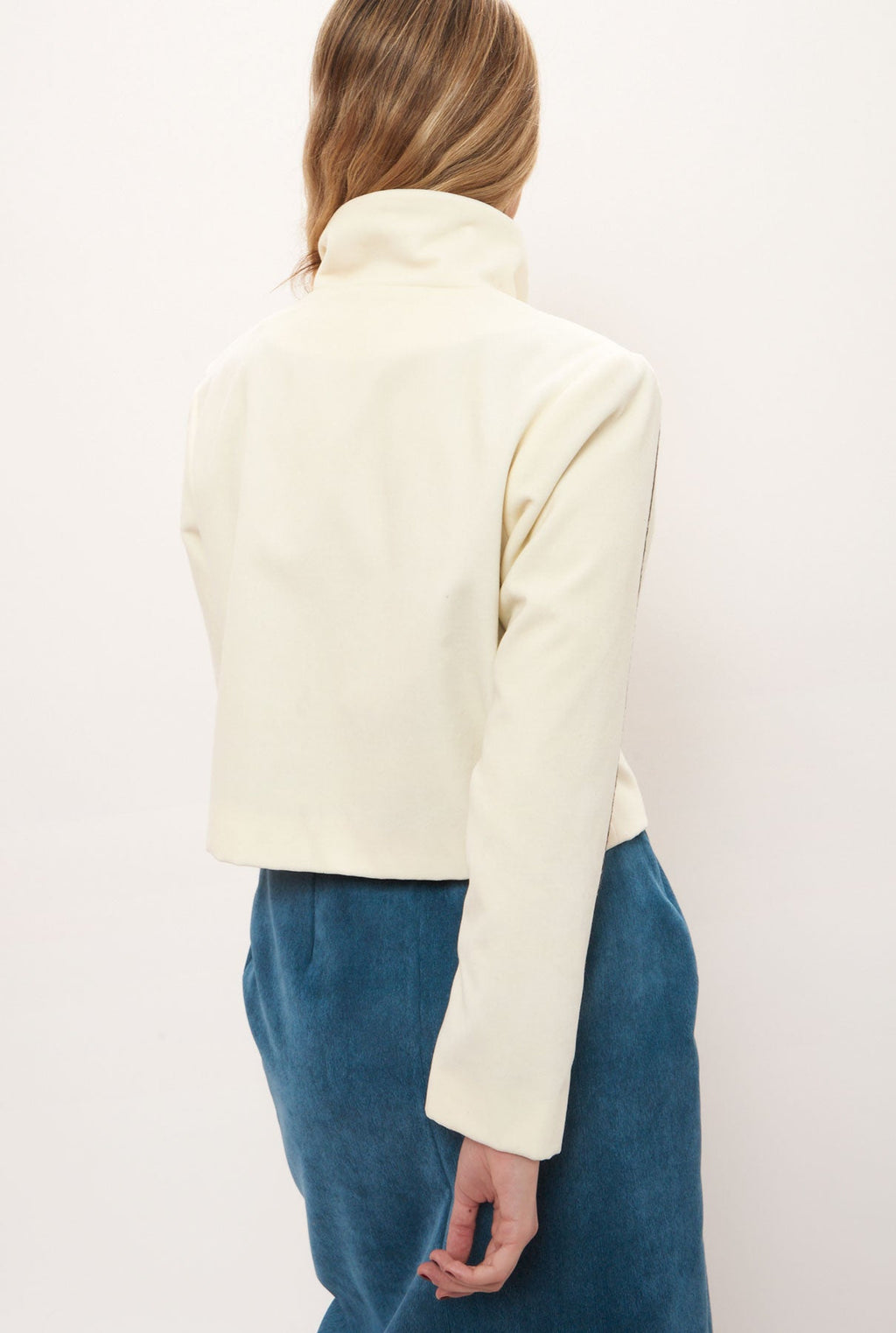 Chaqueta de terciopelo blanca bordada
