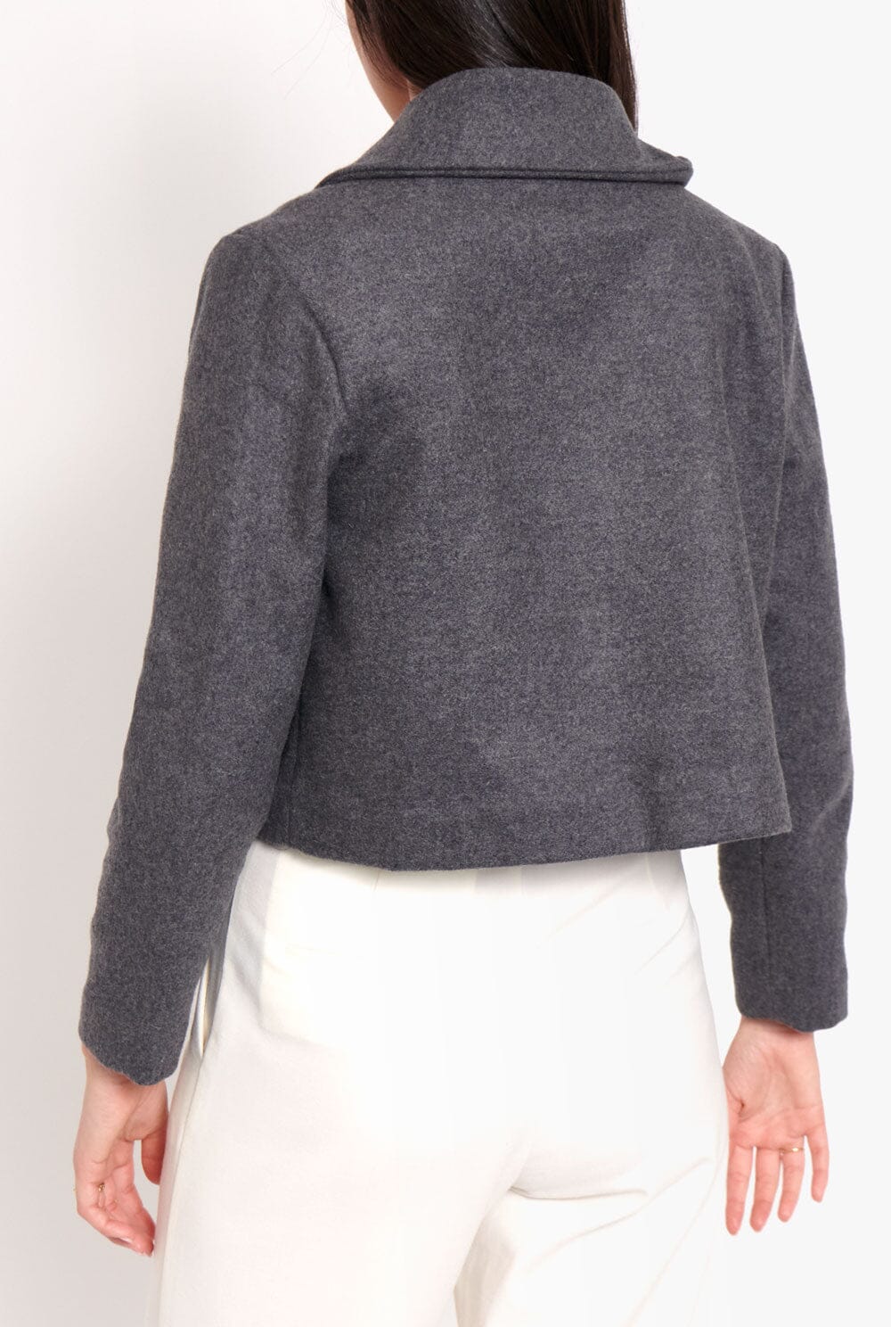 Chaqueta gris bolsillo sobrepuesto