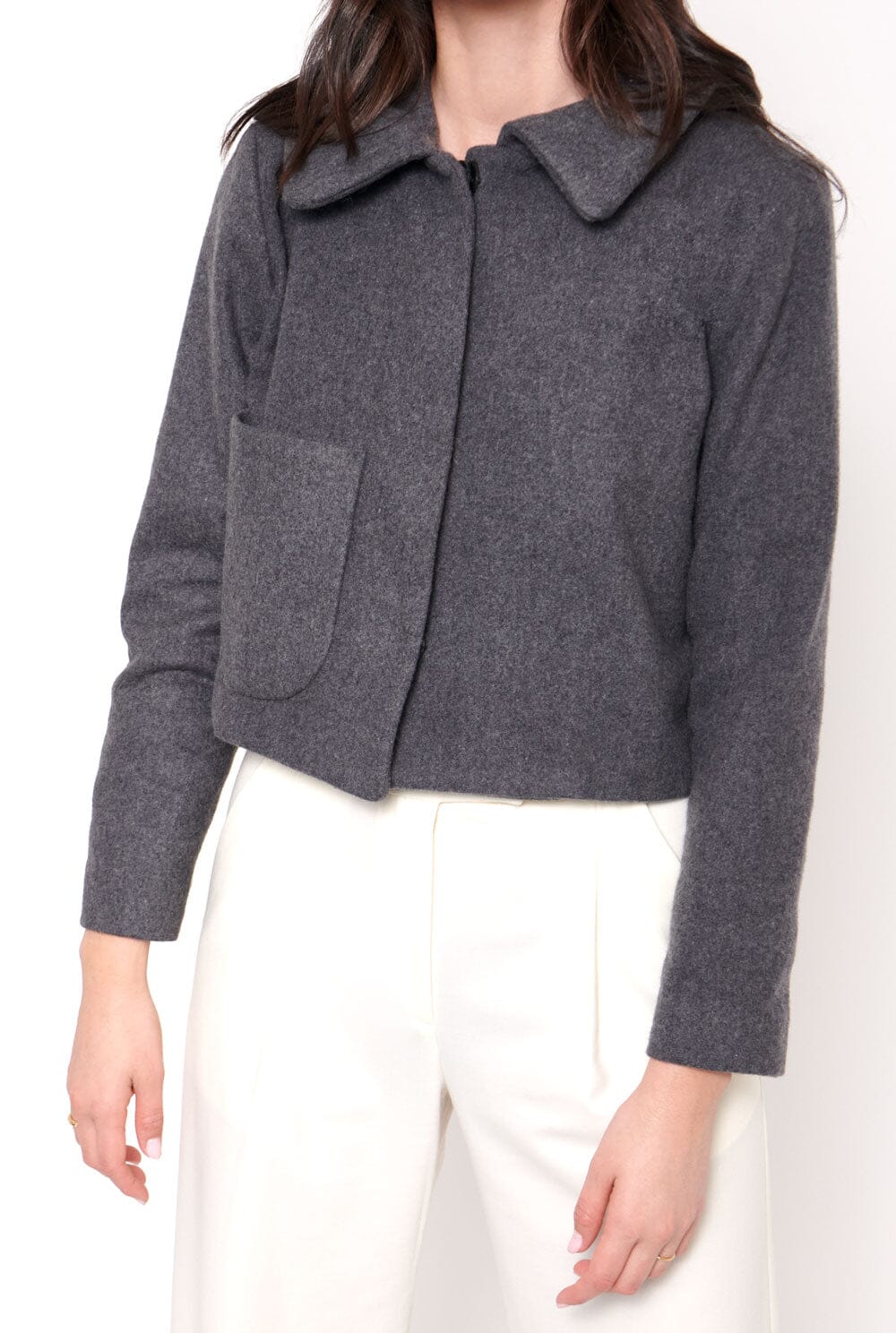 Chaqueta gris bolsillo sobrepuesto