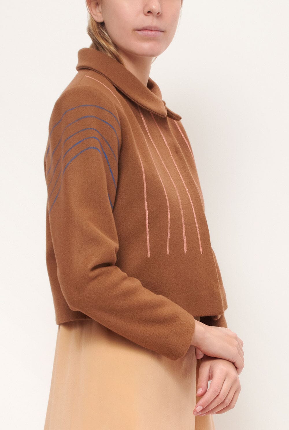 Chaqueta líneas pintadas