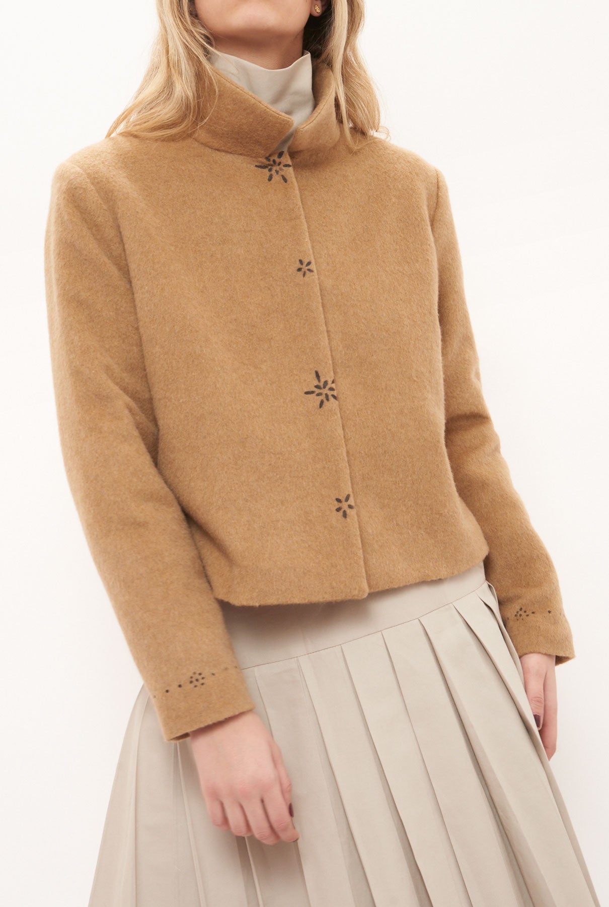 Chaqueta marrón flores