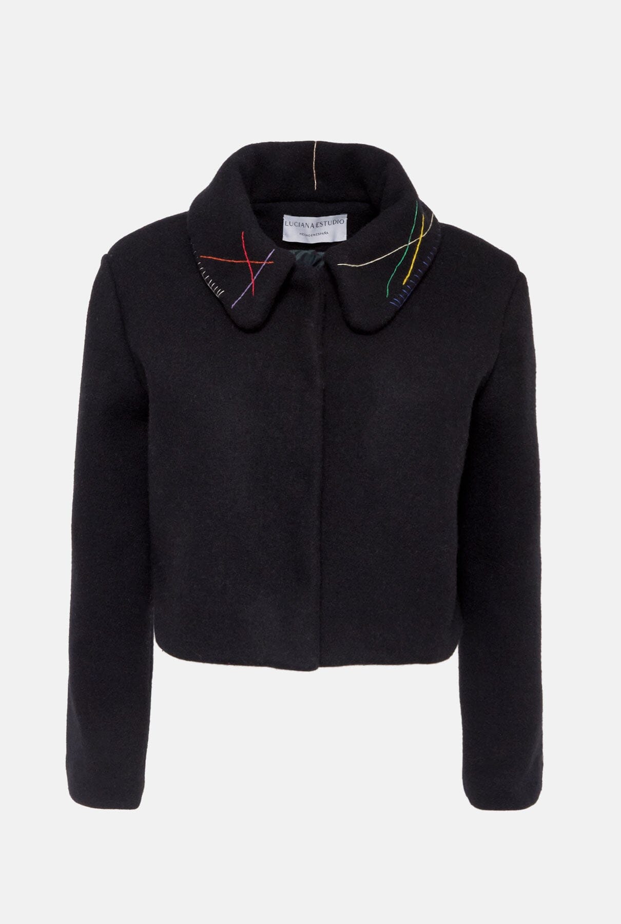 Chaqueta negra cuello bordado