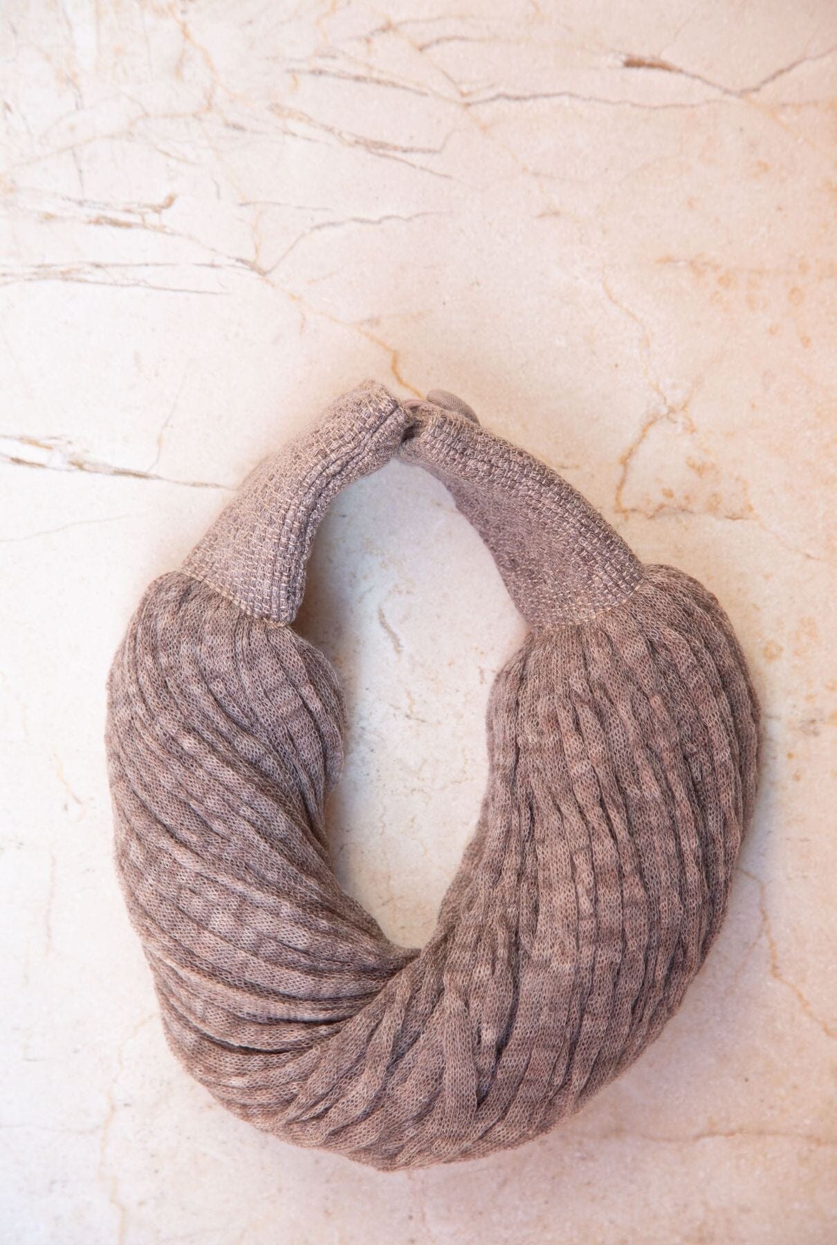 Collar lana topo