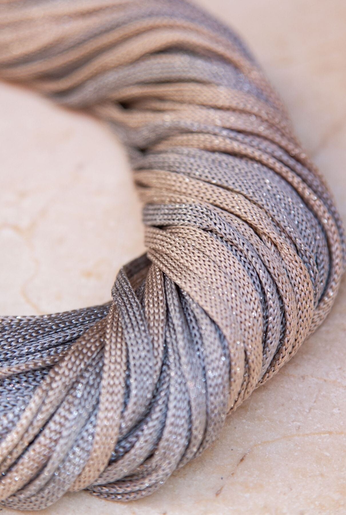 COLLAR SEDA LUREX BEIGE/ PLATA