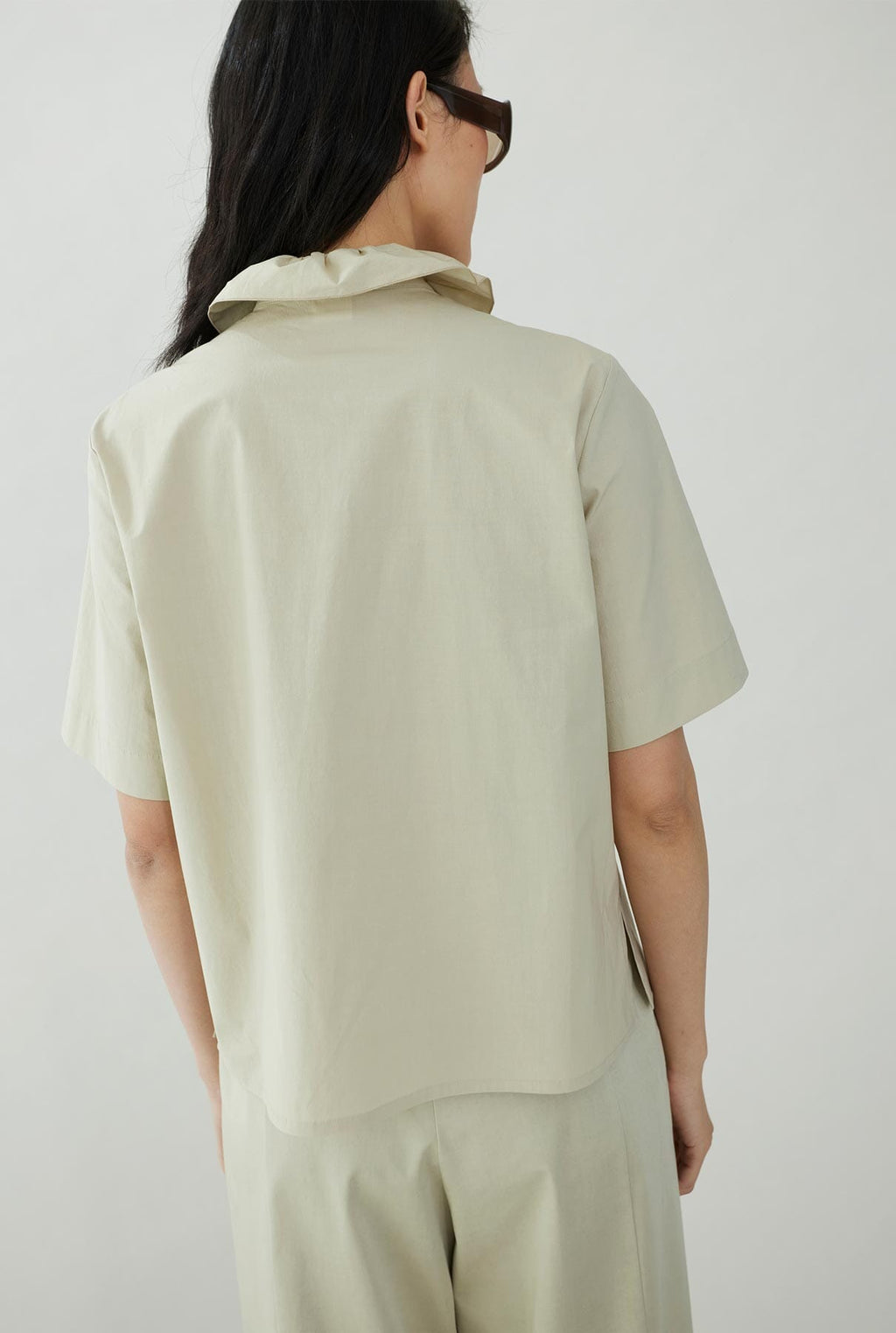 Cotton blouse with ruffle collar