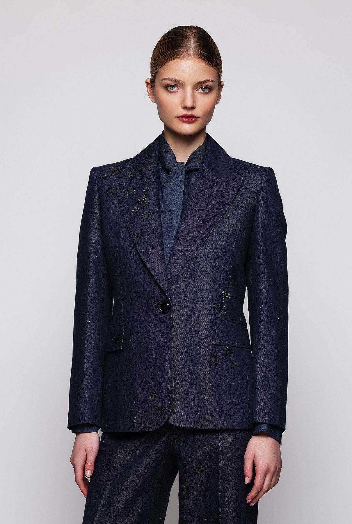 Blazer denim con aplicaciones