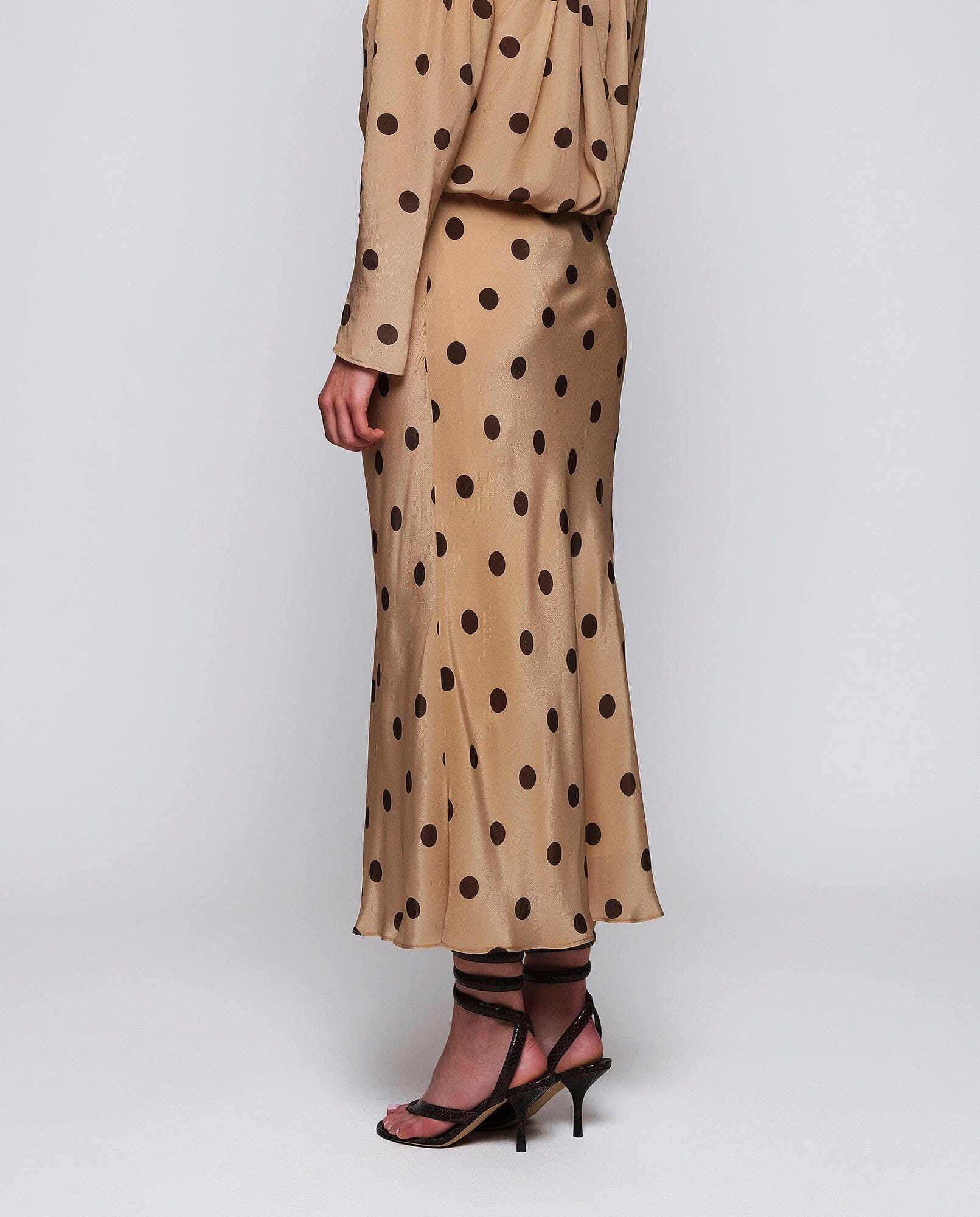 Falda midi beige estampado lunares marrón