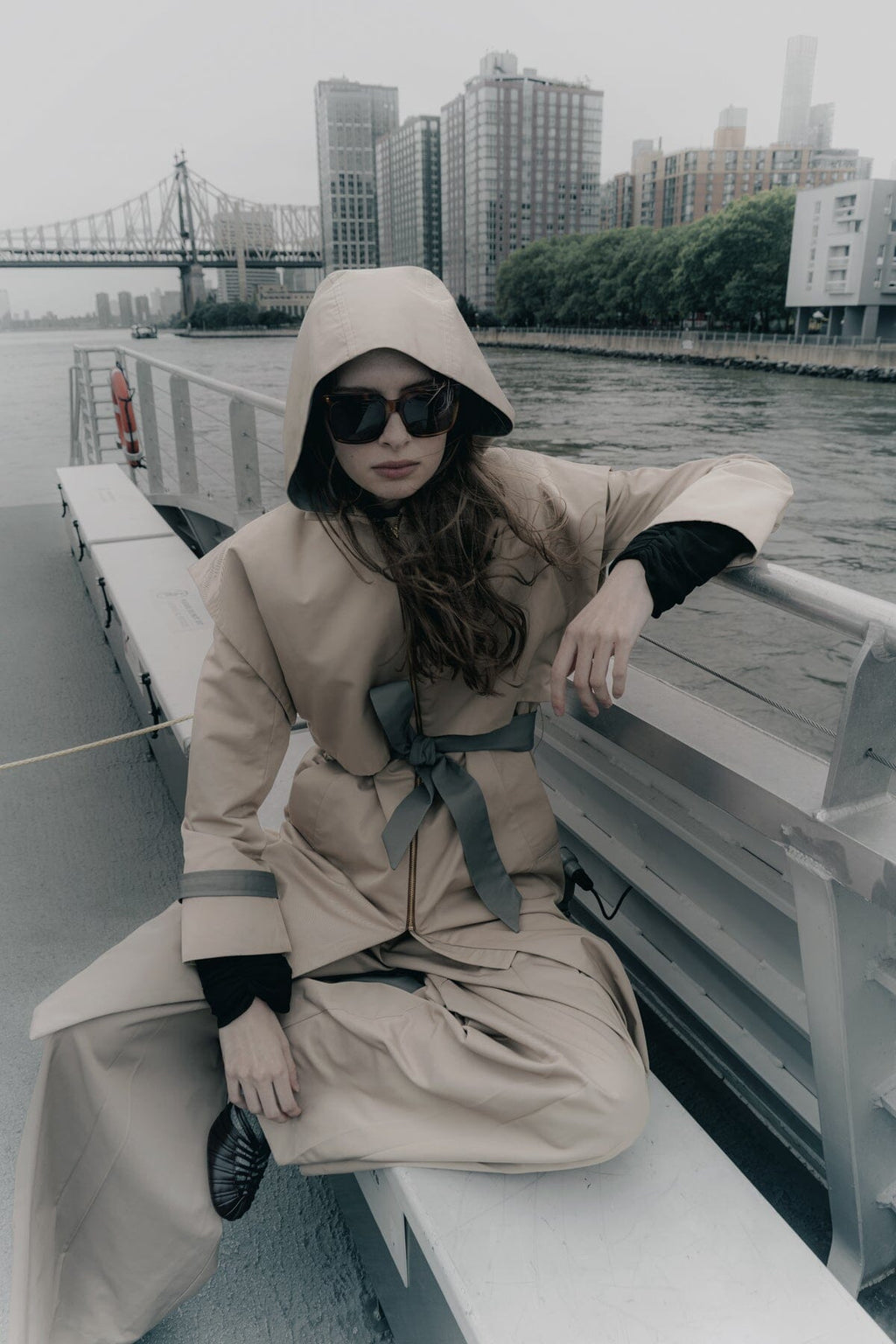 Gabardina Benedetta duo capucha beis