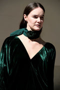 GARGANTILLA DE FLOR DE TERCIOPELO Y PAÑUELO ORGANZA CHIFFON VERDE