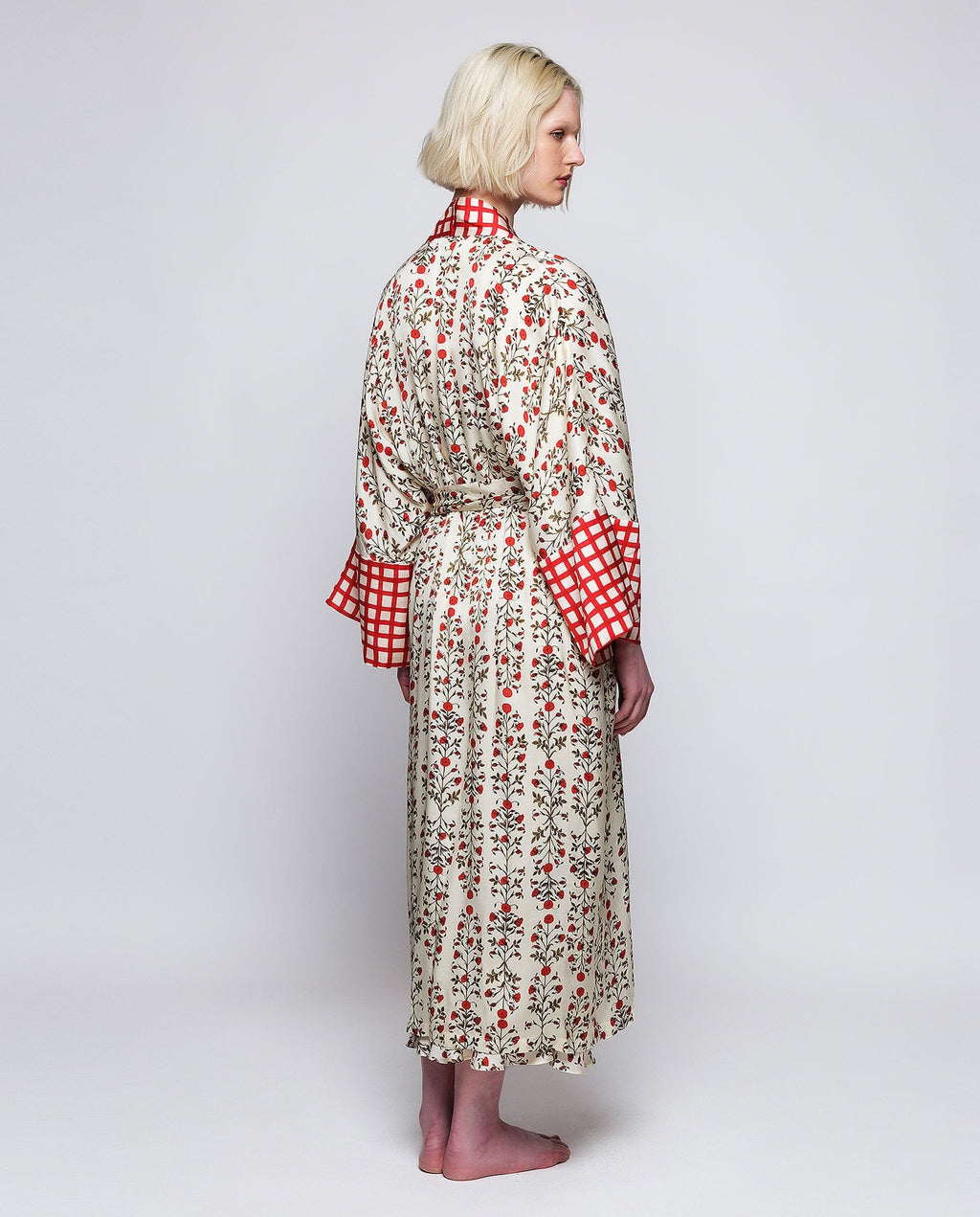 Kimono estampado floral rojo con aplique