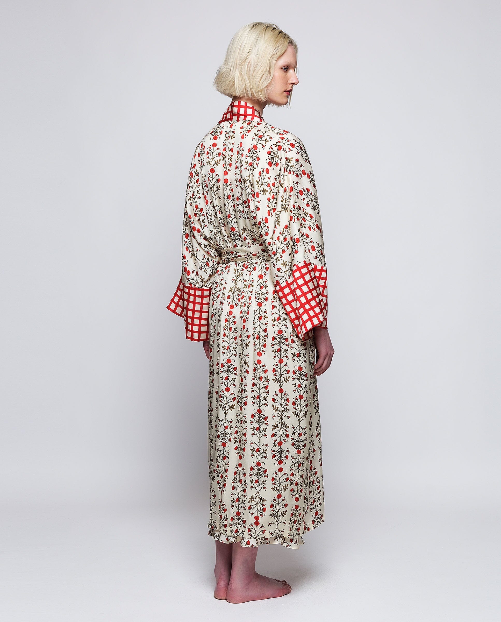 Kimono estampado floral rojo con aplique