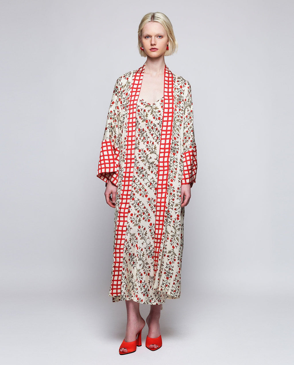 Kimono estampado floral rojo con aplique
