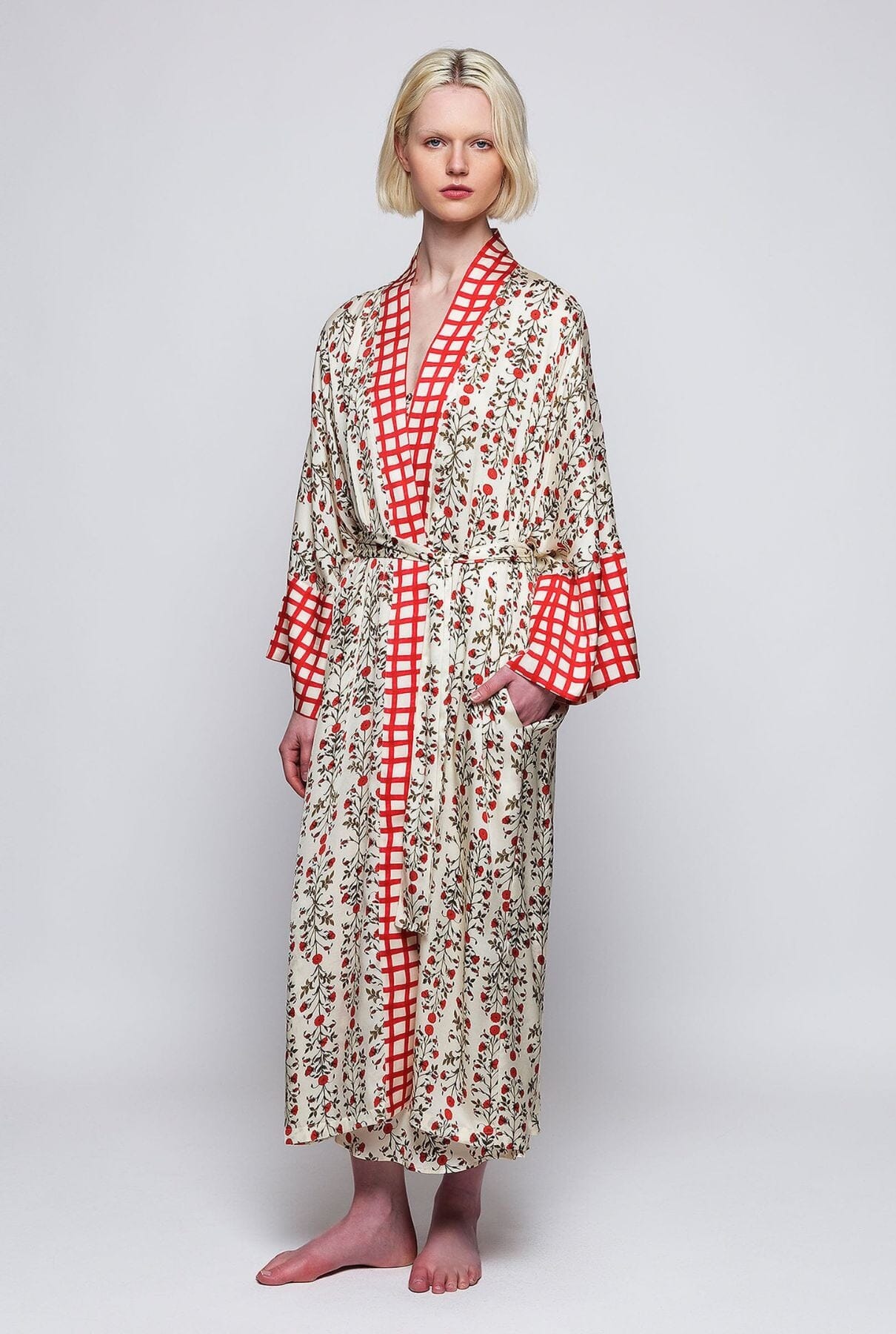 Kimono estampado floral rojo con aplique