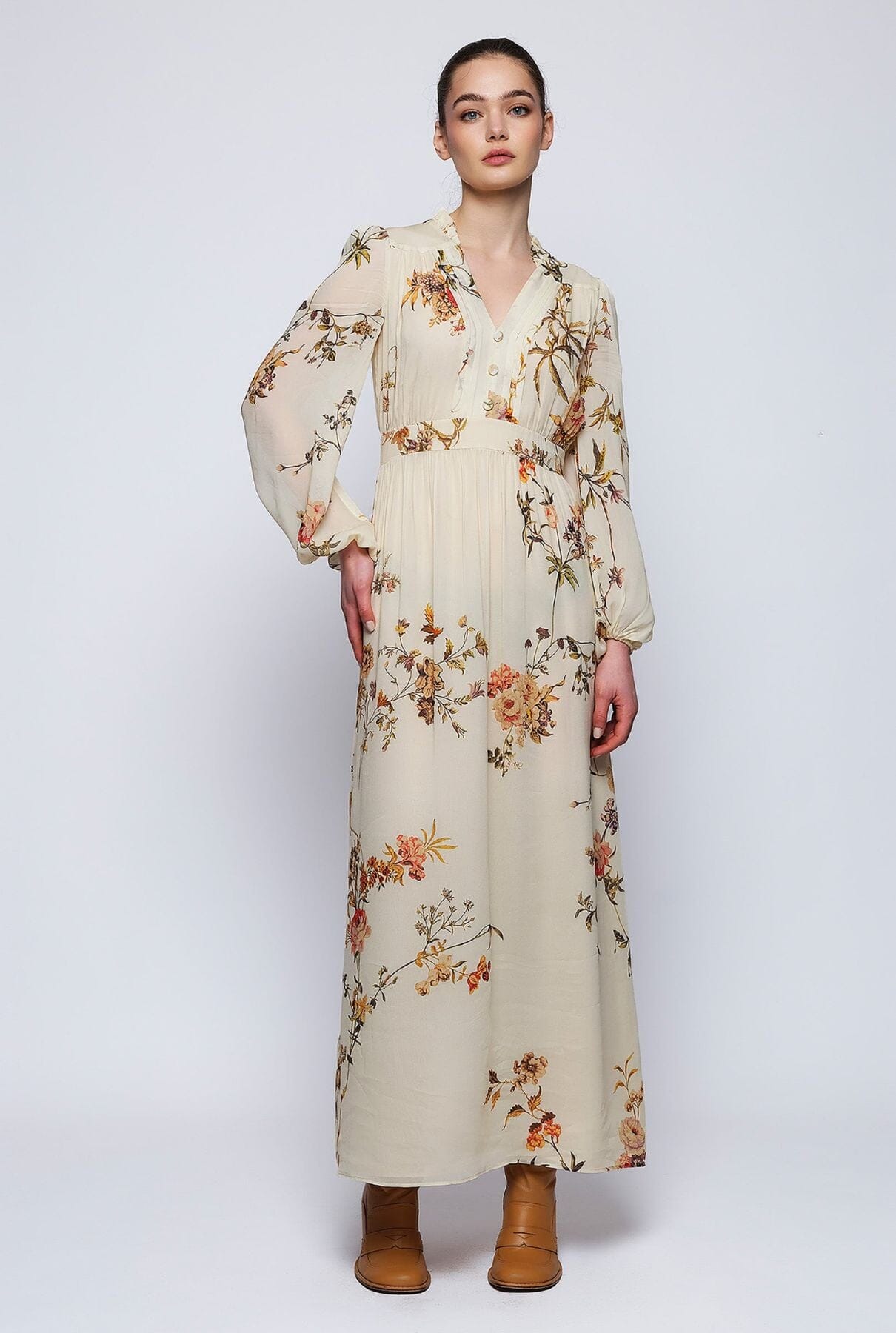 Vestido largo beige estampado floral de gasa
