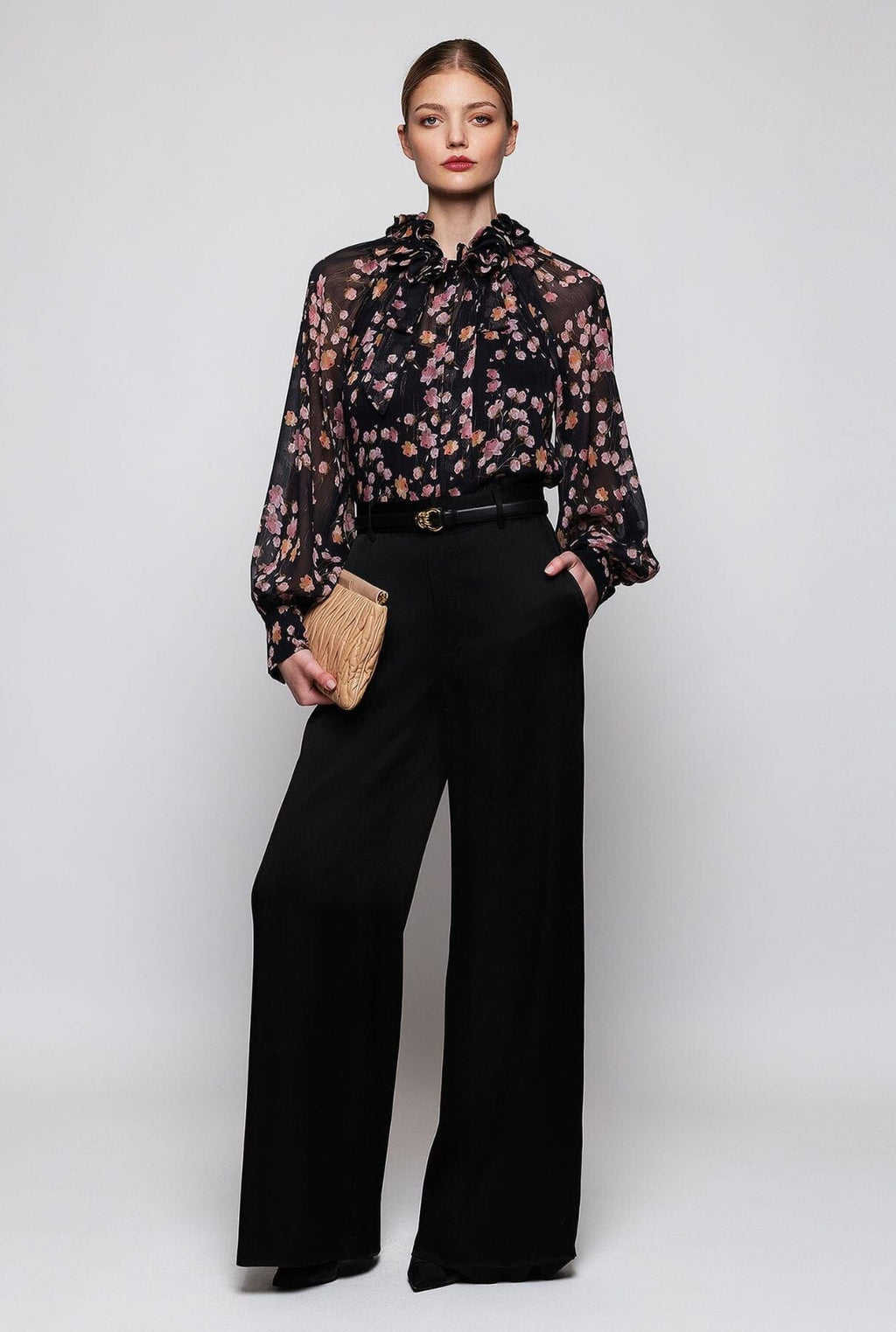 Pantalón de traje negro en satén