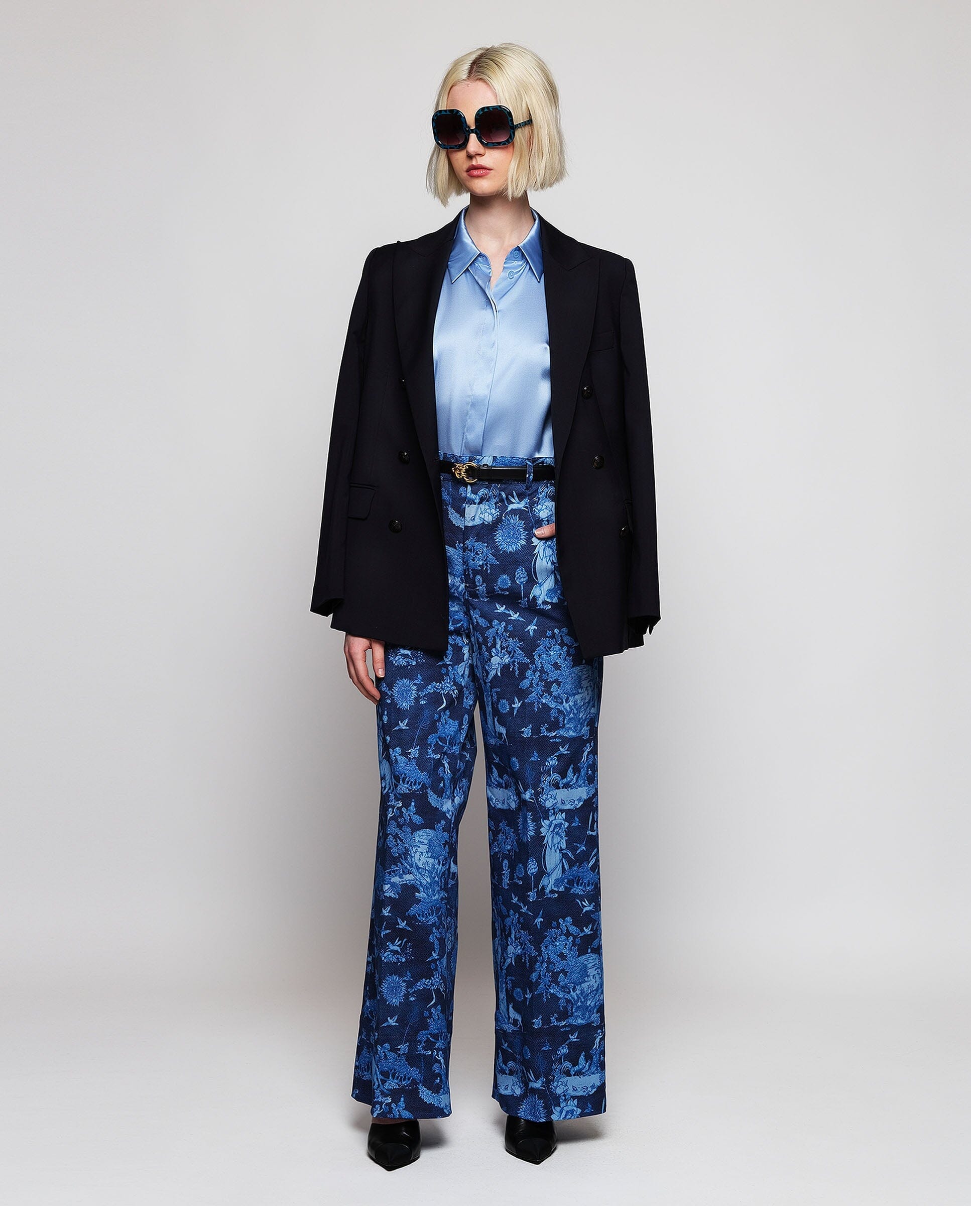 Pantalón denim estampado toile de jouy