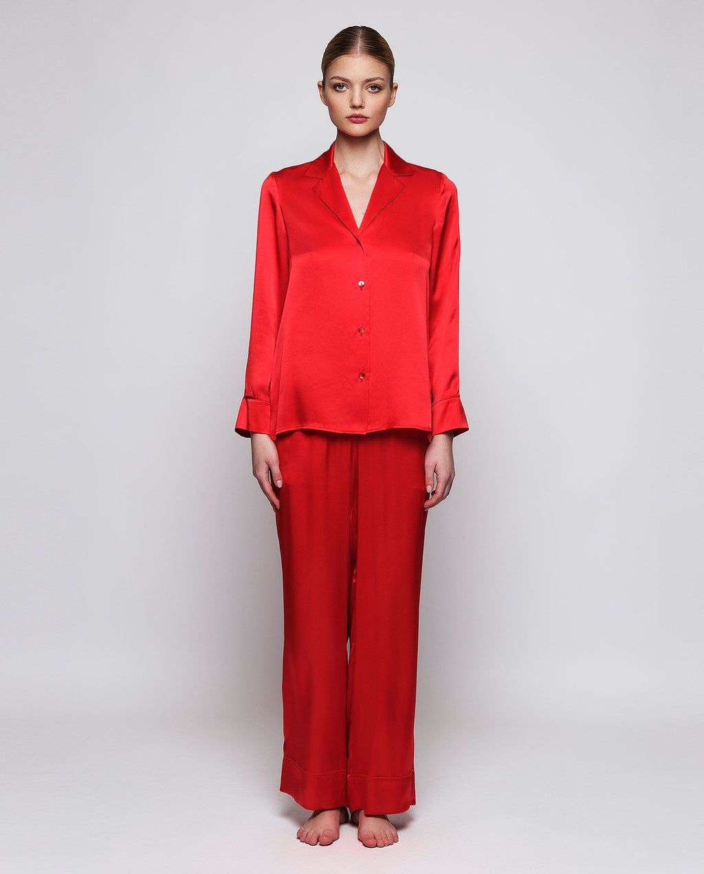 Pijama rojo de seda