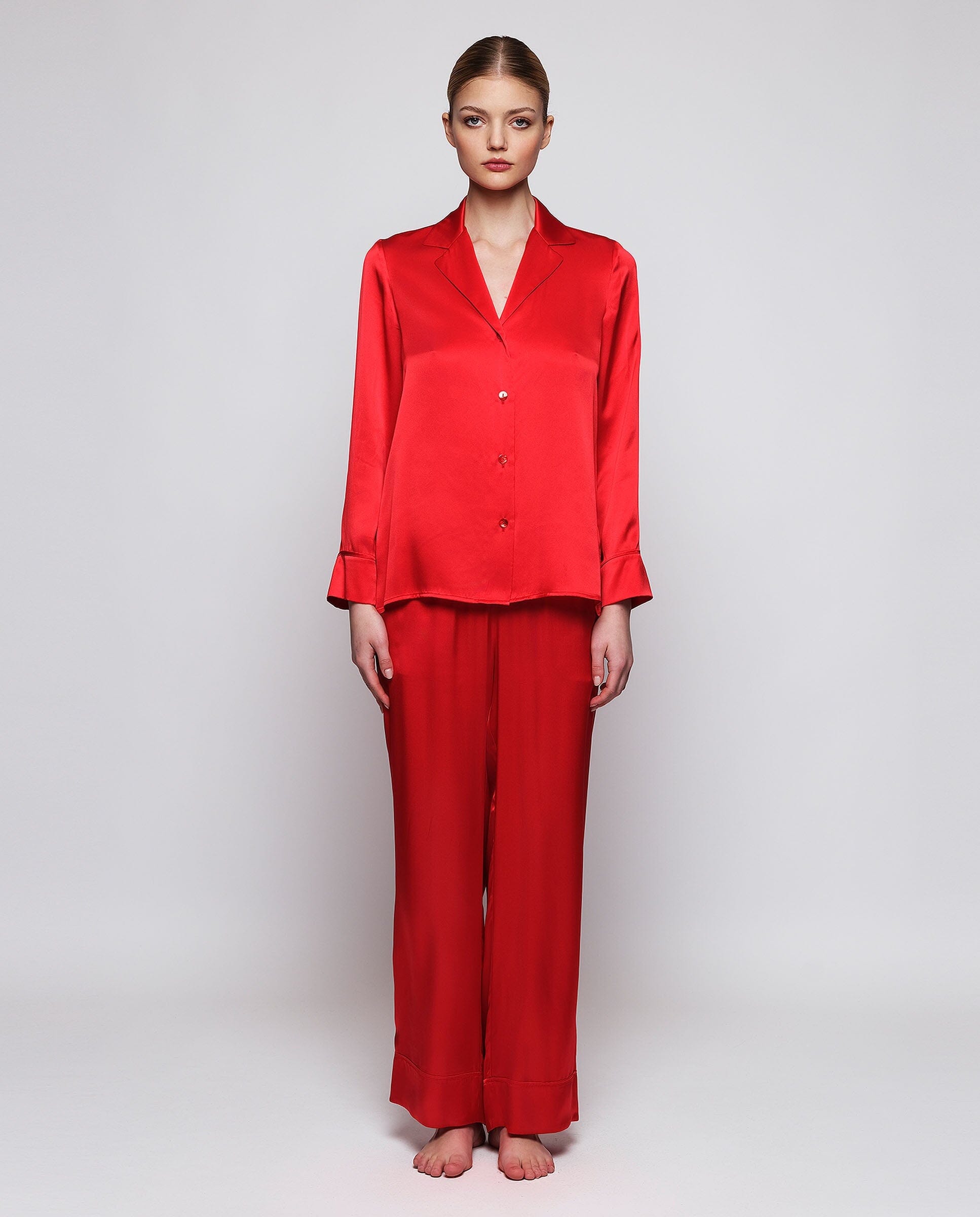 Pijama rojo de seda