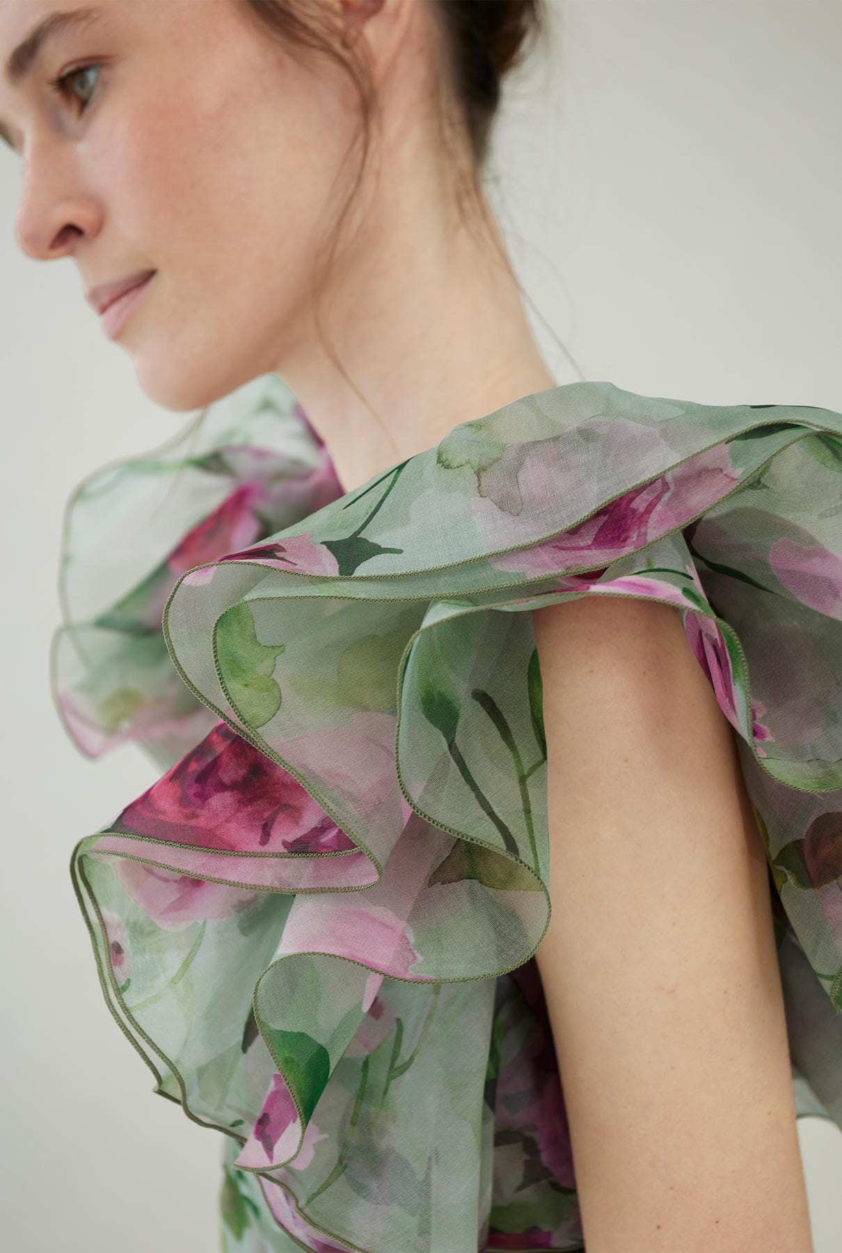 Silk organza dress with ruffles on the sleeves