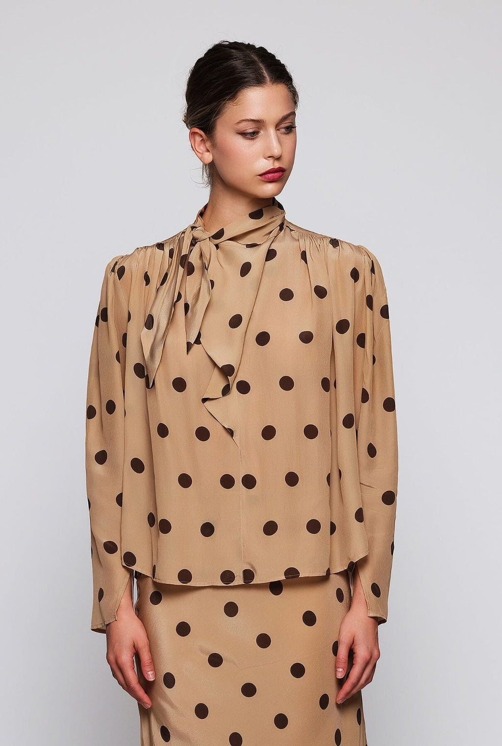 Top beige estampado lunares marrón