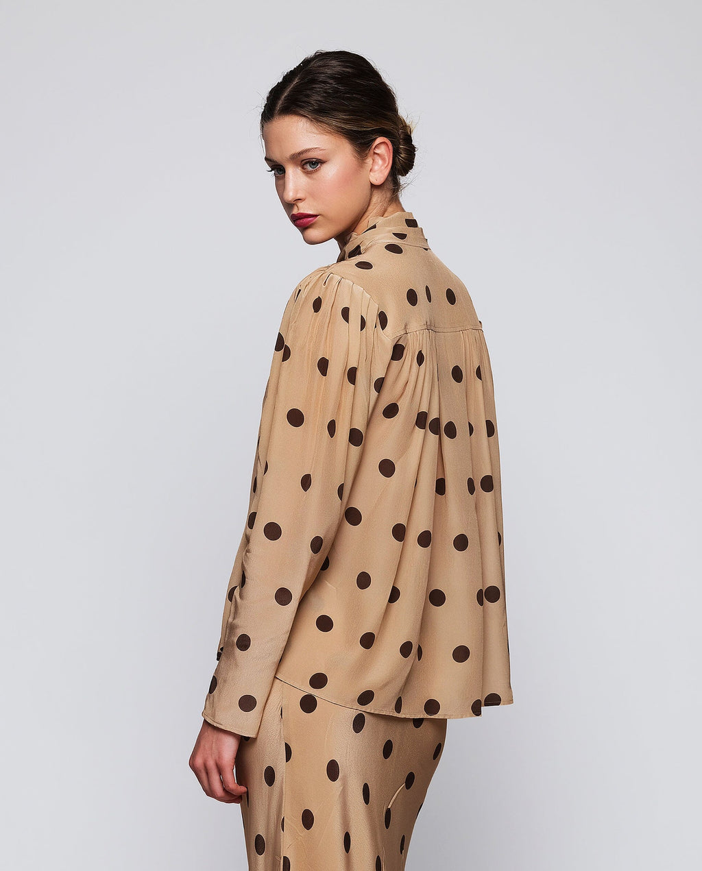 Top beige estampado lunares marrón