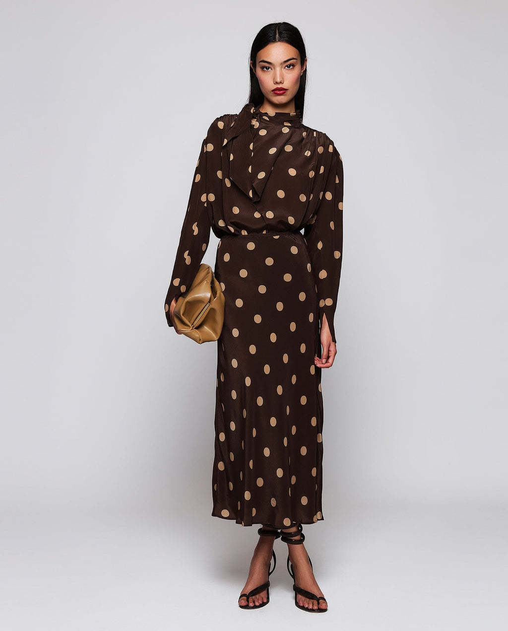 Top marrón estampado lunares beige