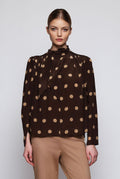 Top marrón estampado lunares beige