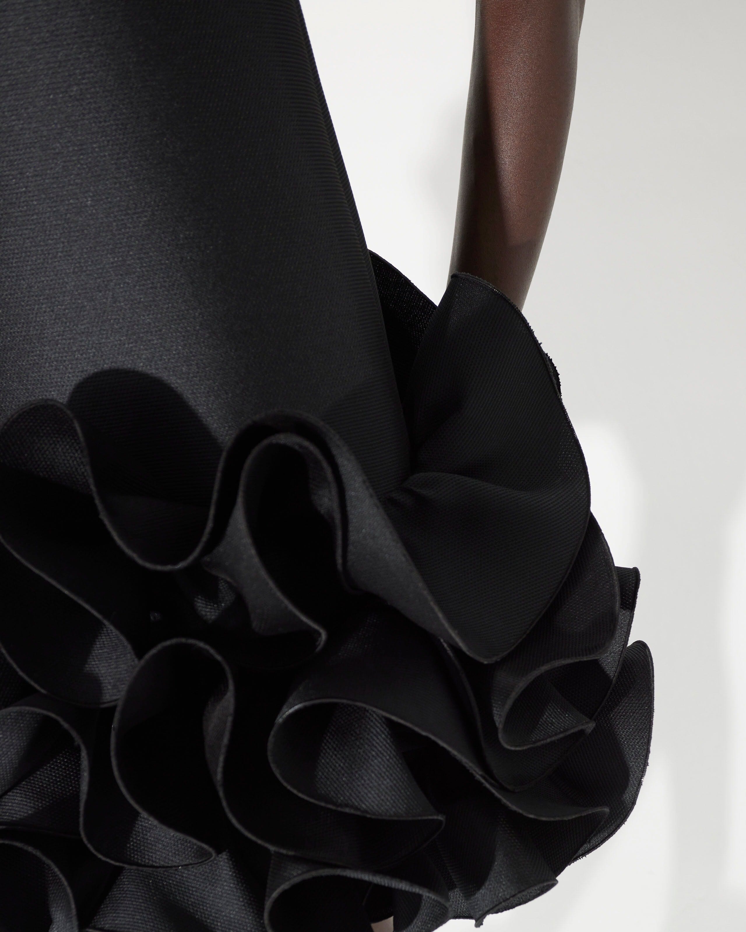 Vestido corto con volantes