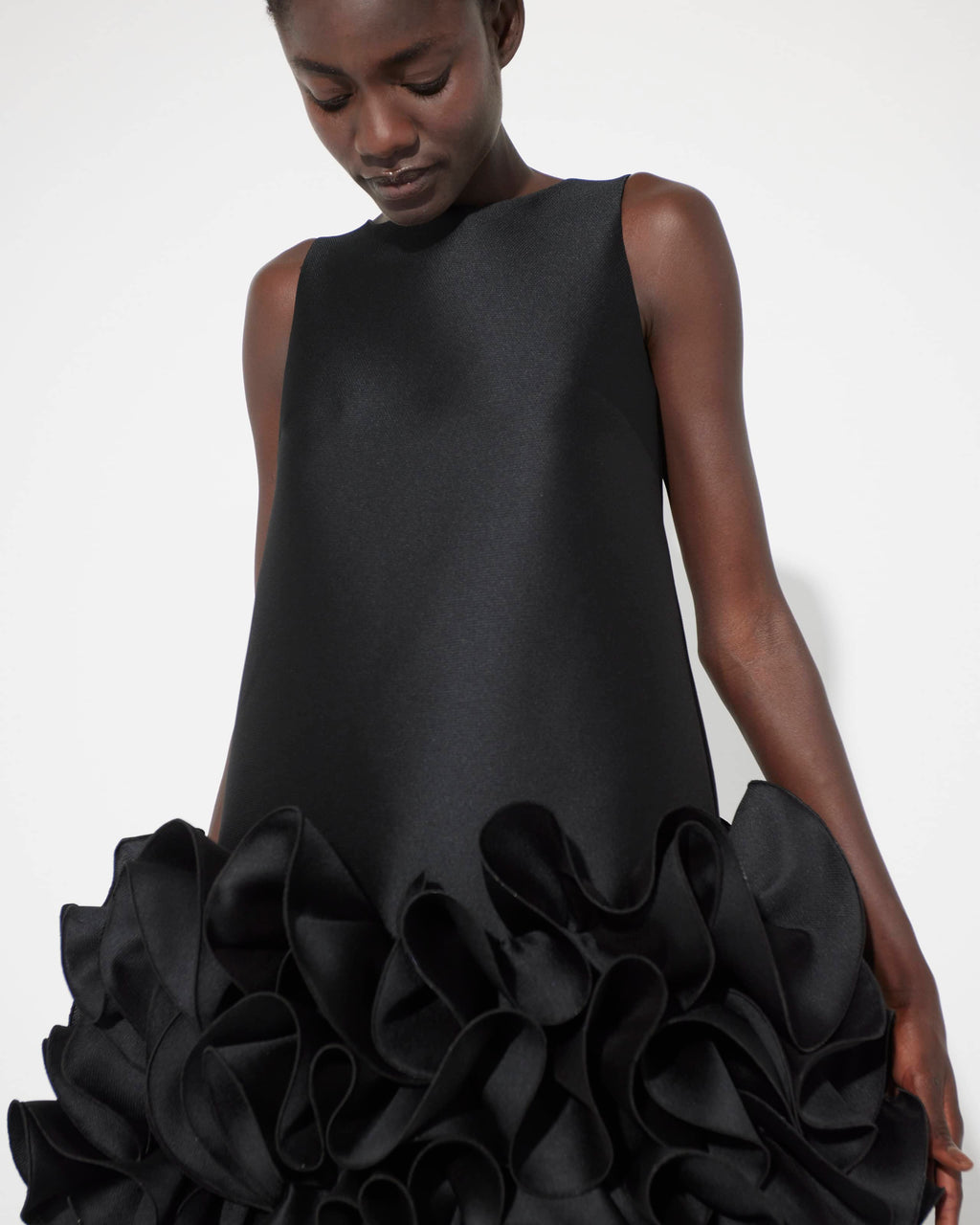 Vestido corto con volantes