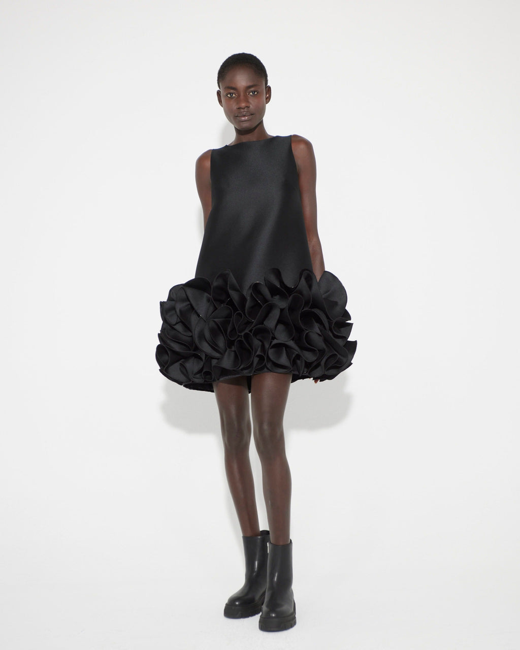 Vestido corto con volantes