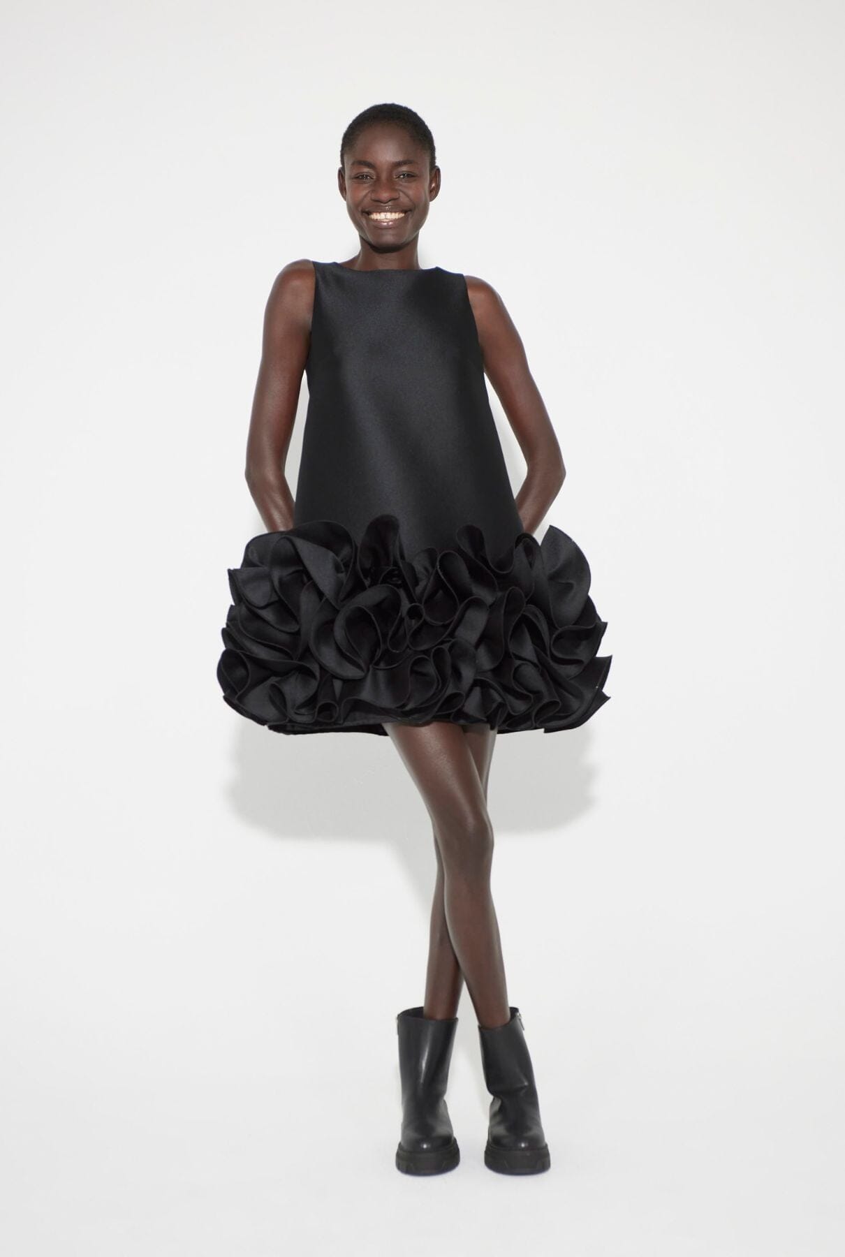 Vestido corto con volantes