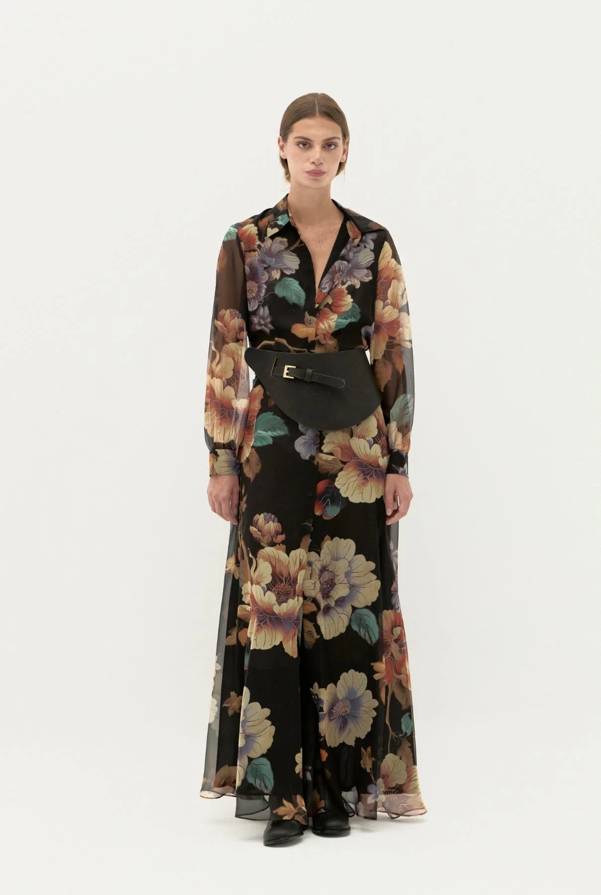 Vestido largo negro de gasa estampado floral
