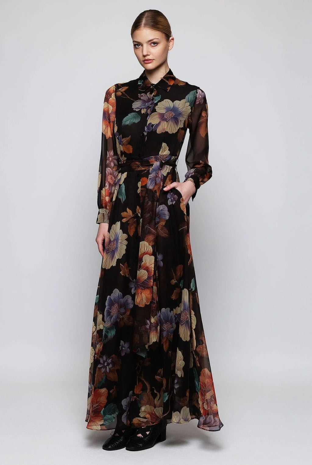 Vestido largo negro de gasa estampado floral