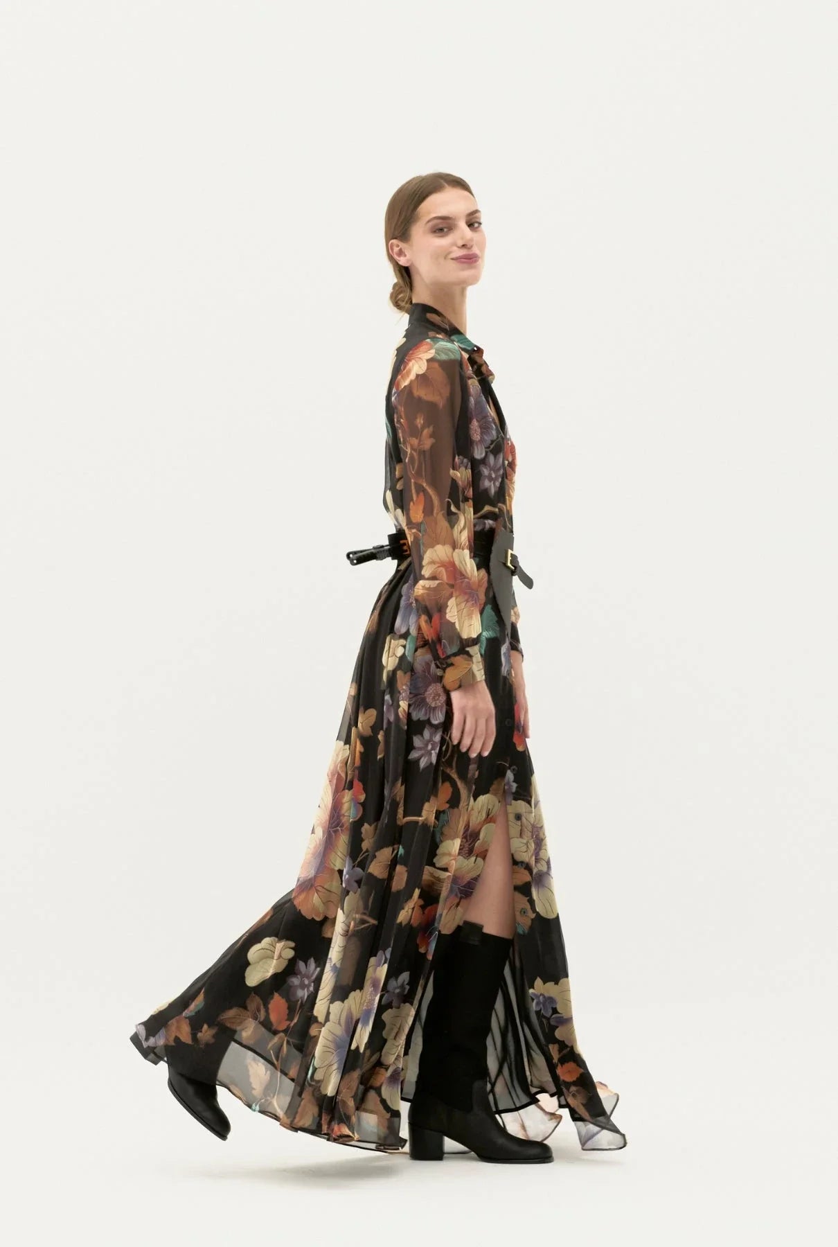 Vestido largo negro de gasa estampado floral