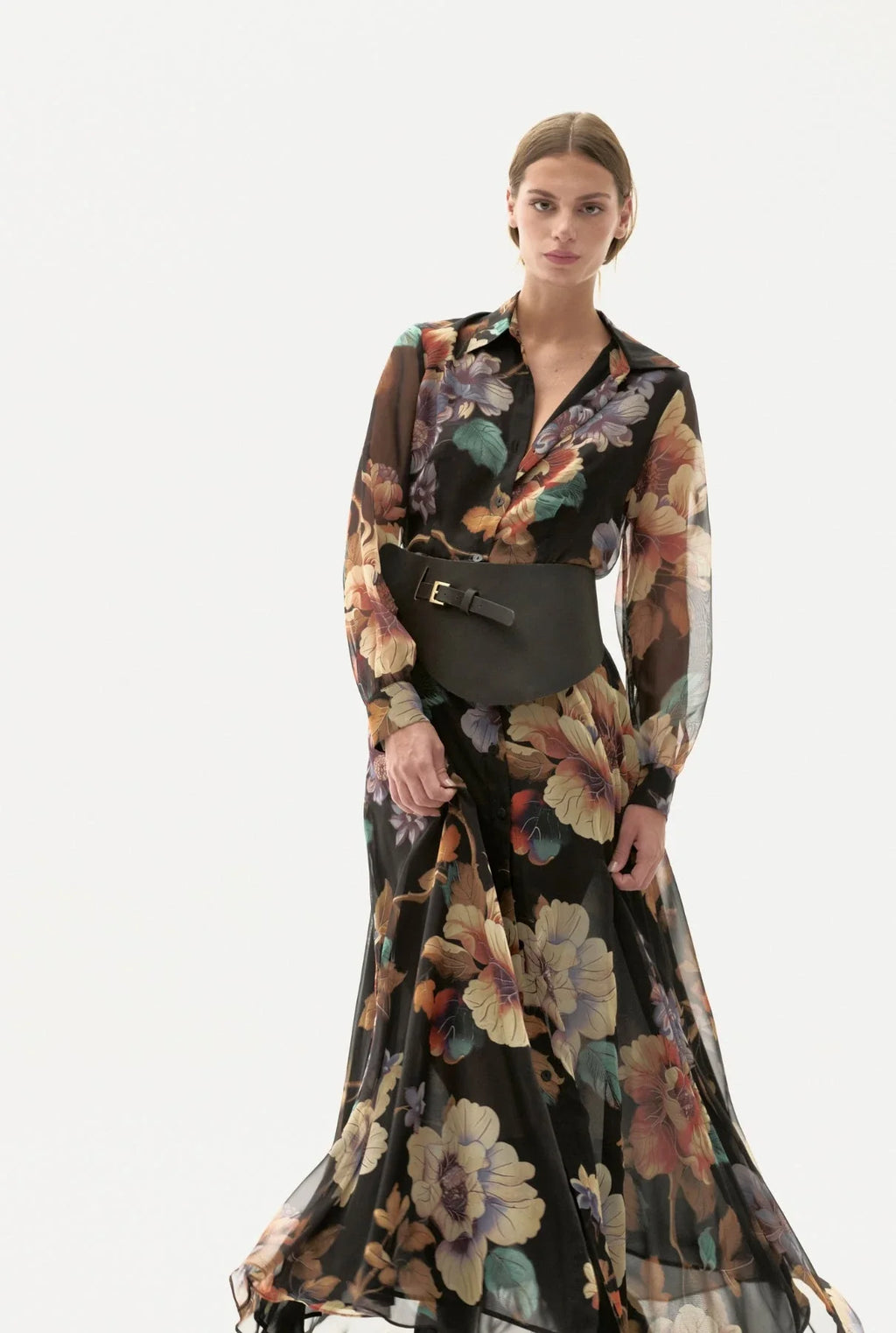 Vestido largo negro de gasa estampado floral