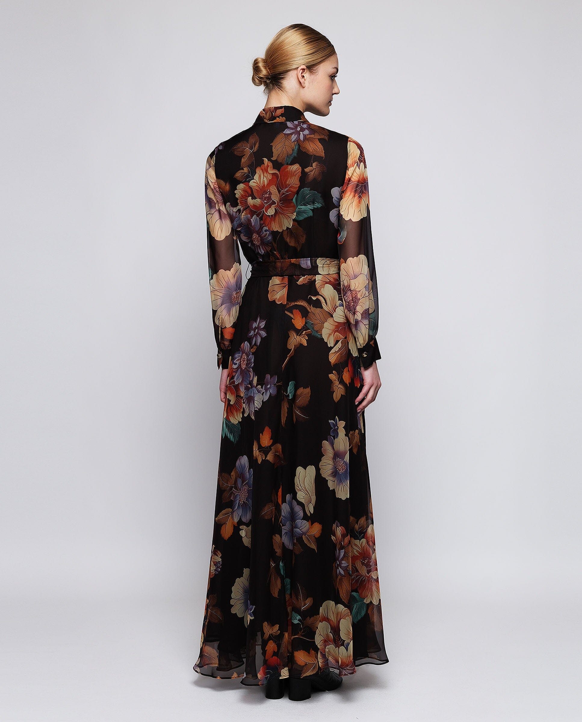 Vestido largo negro de gasa estampado floral