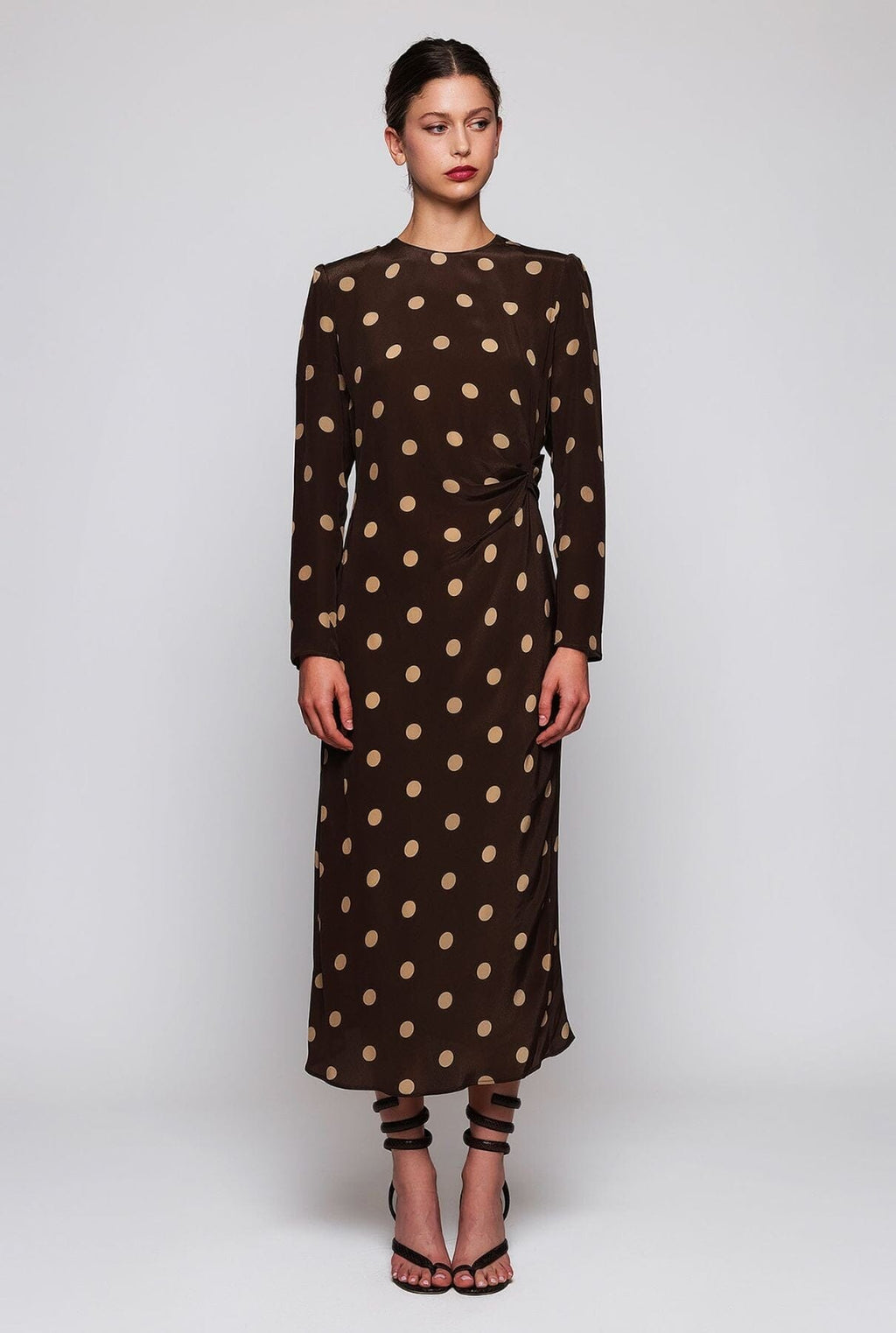 Vestido midi marrón estampado lunares camel