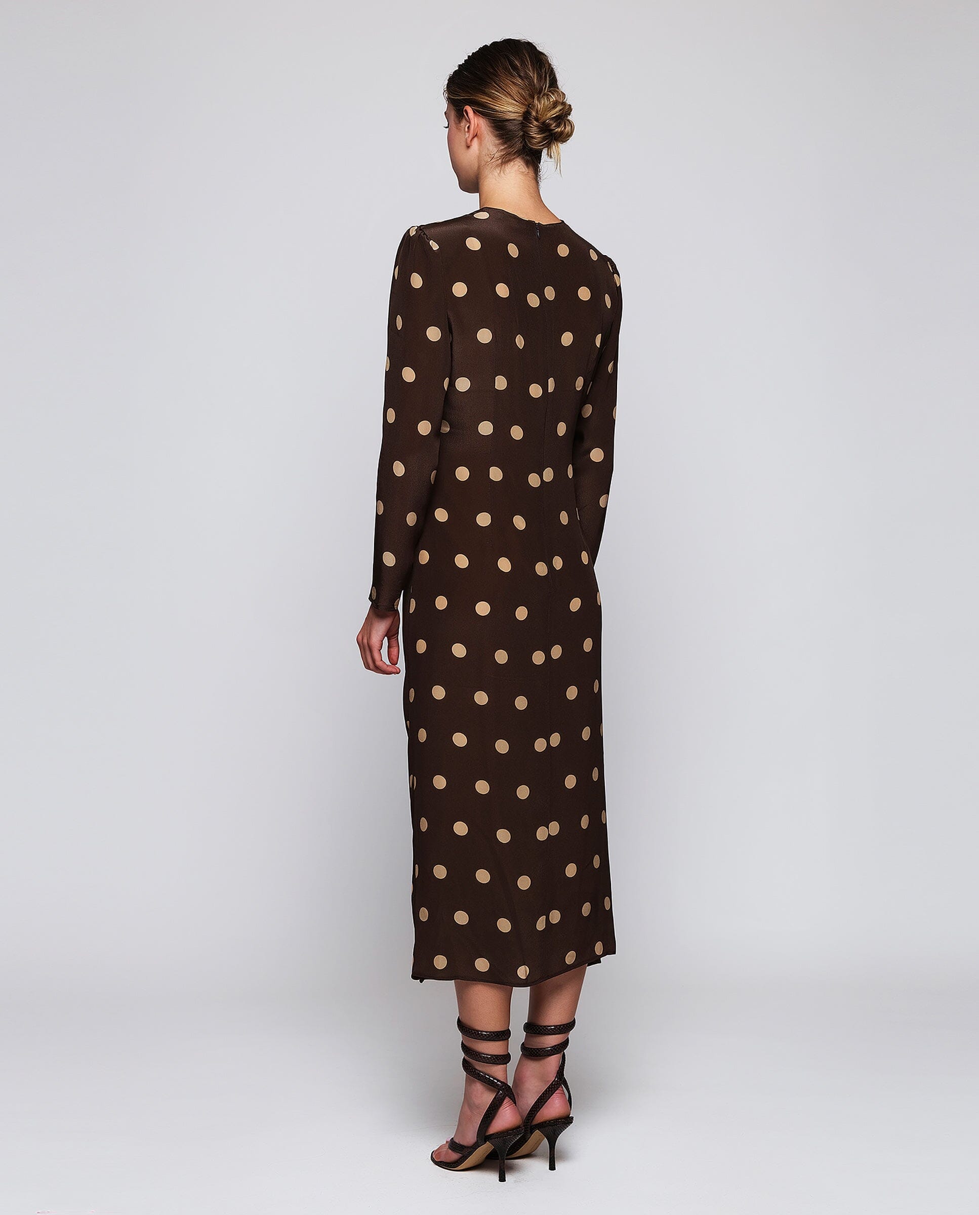 Vestido midi marrón estampado lunares camel